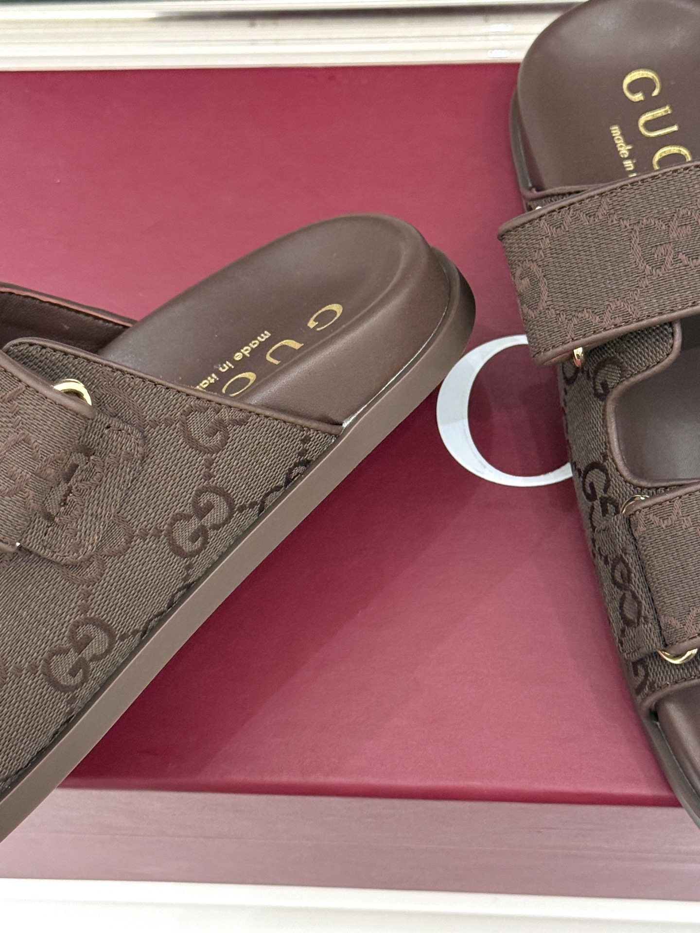 Gucci/古驰经典春双G扣沙滩魔术贴懒人拖鞋夏天必备懒人福音鞋 谁穿谁美！很轻盈上脚意外的舒适 还不挑