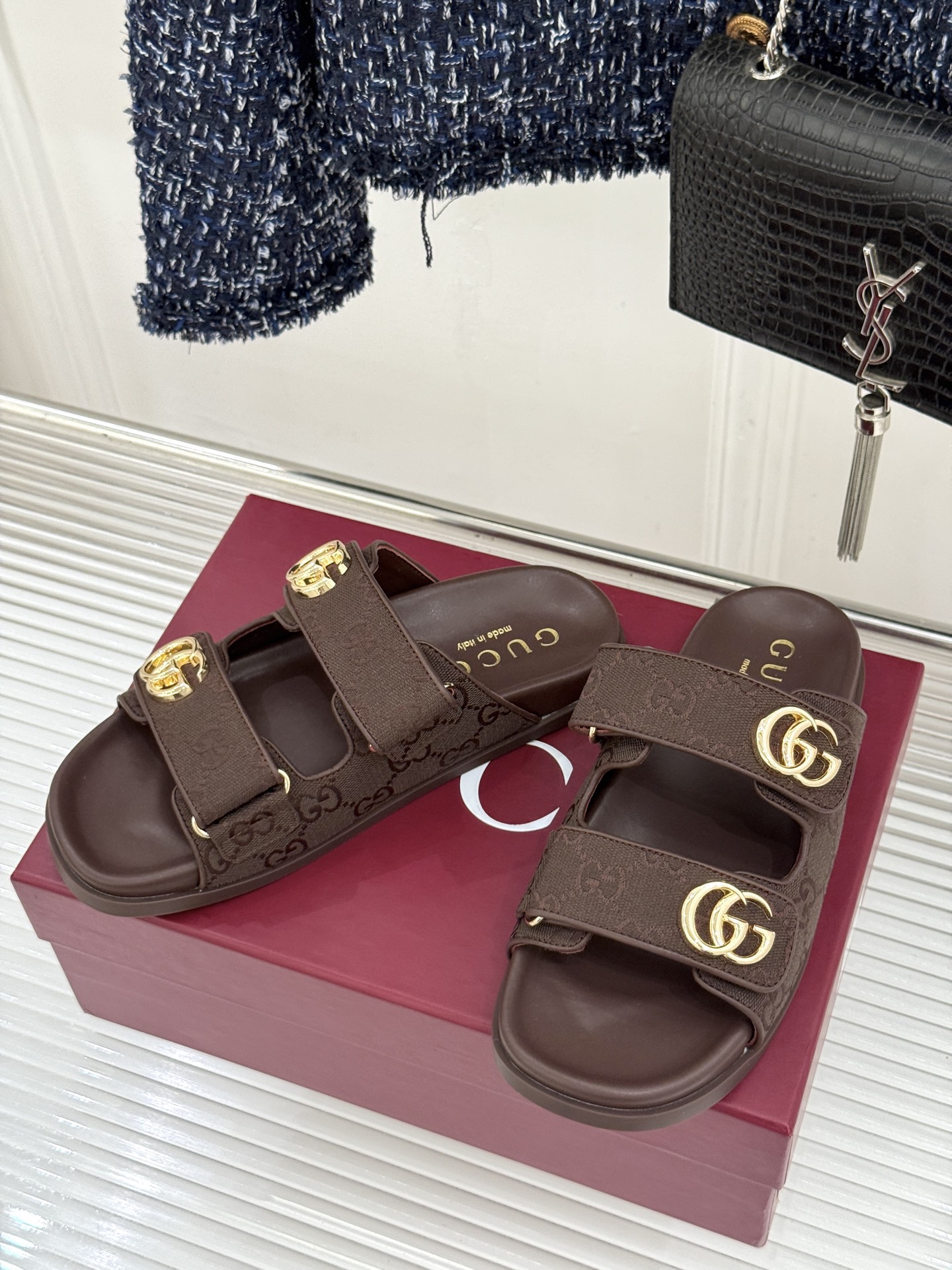 Gucci/古驰经典春双G扣沙滩魔术贴懒人拖鞋夏天必备懒人福音鞋 谁穿谁美！很轻盈上脚意外的舒适 还不挑