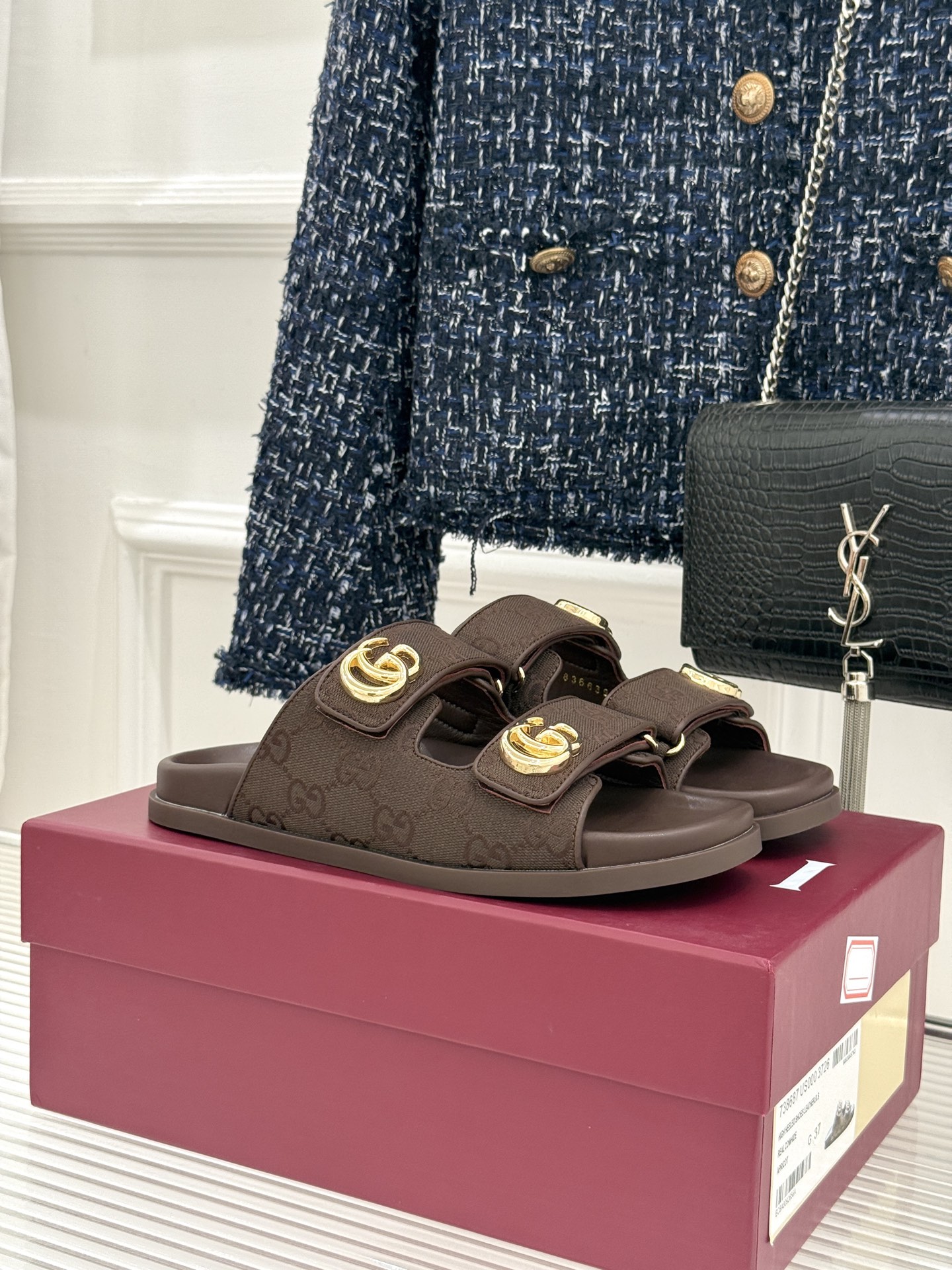 Gucci/古驰经典春双G扣沙滩魔术贴懒人拖鞋夏天必备懒人福音鞋 谁穿谁美！很轻盈上脚意外的舒适 还不挑