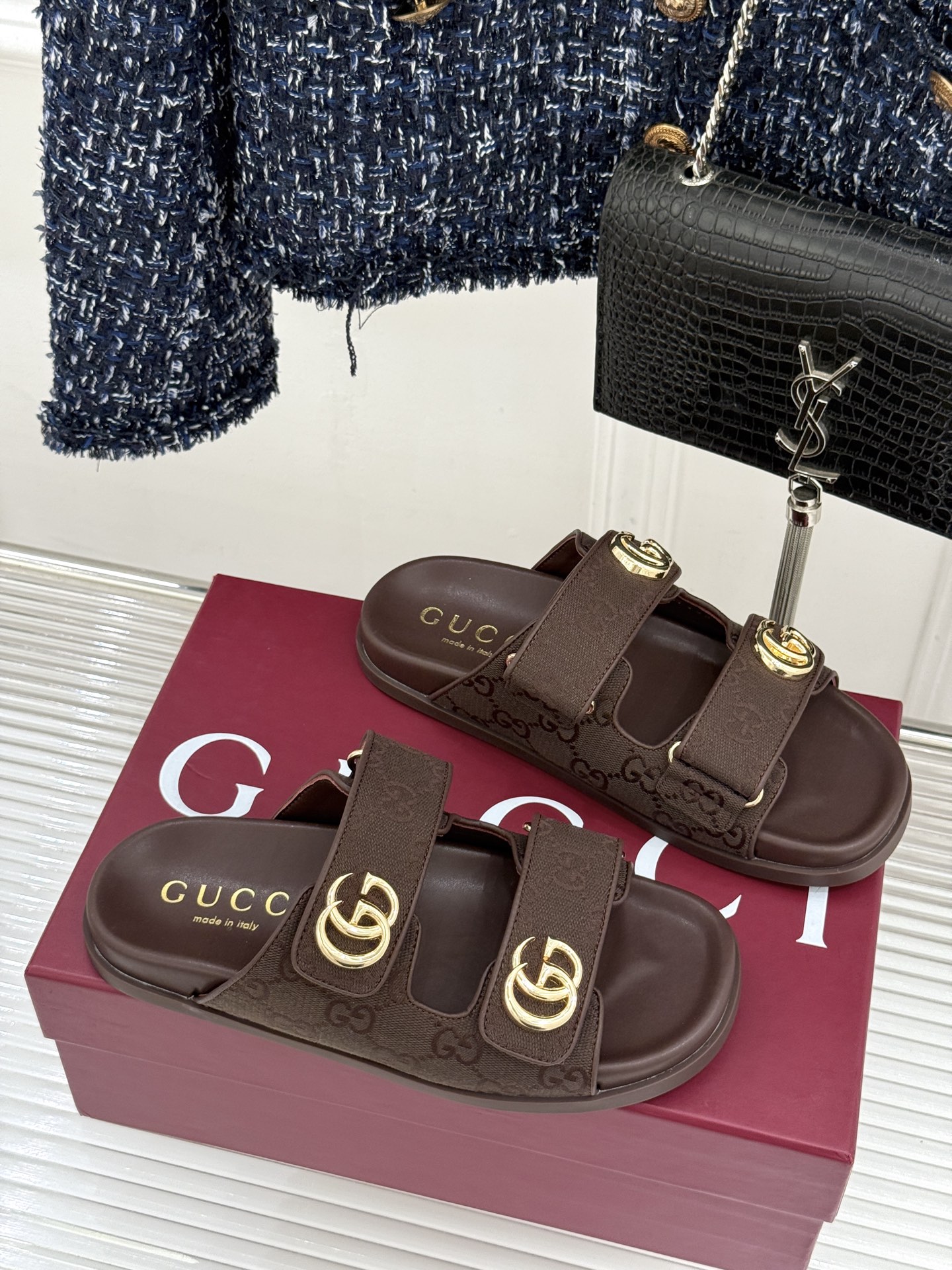 Gucci/古驰经典春双G扣沙滩魔术贴懒人拖鞋夏天必备懒人福音鞋 谁穿谁美！很轻盈上脚意外的舒适 还不挑