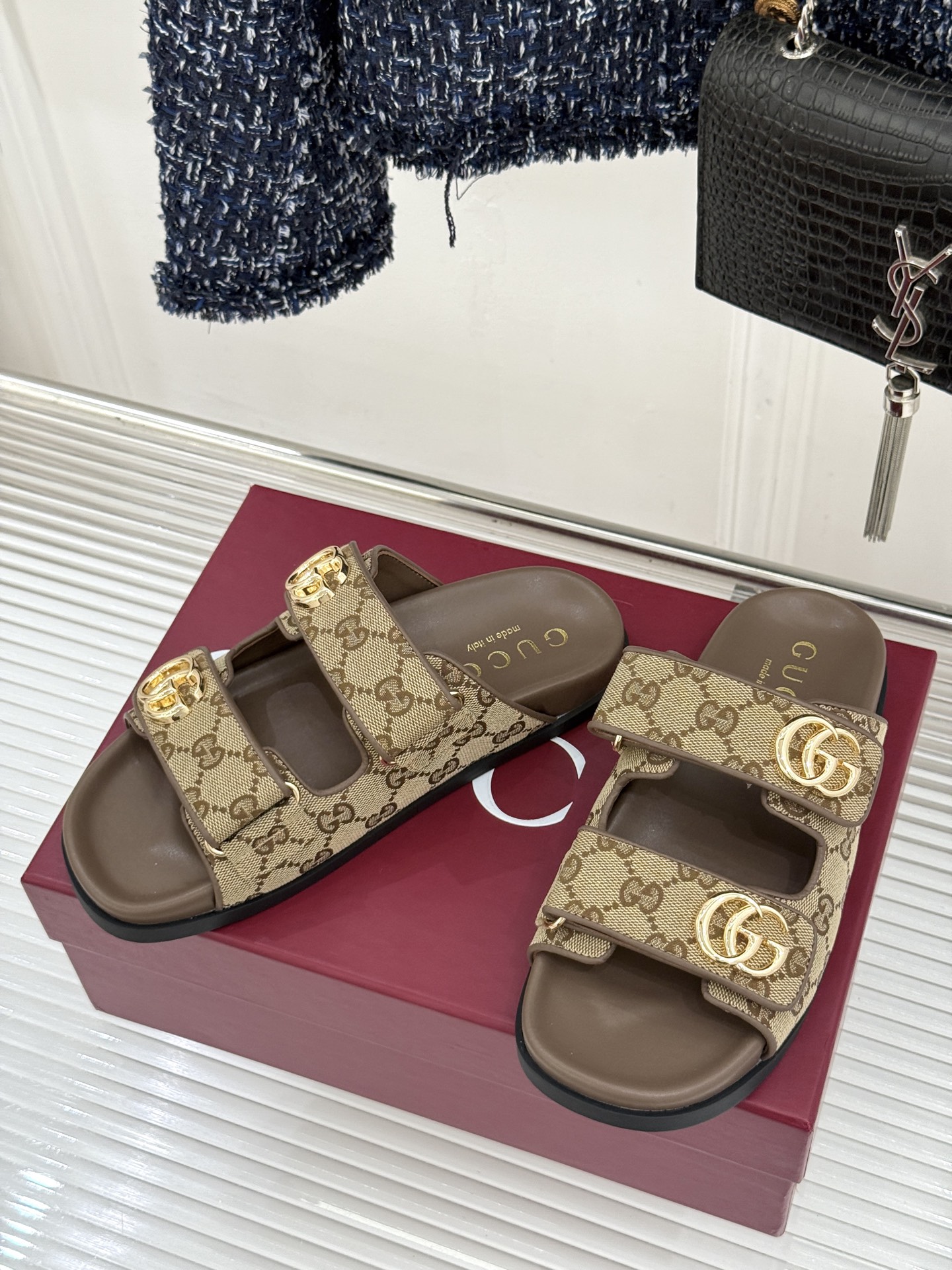 Gucci/古驰经典春双G扣沙滩魔术贴懒人拖鞋夏天必备懒人福音鞋 谁穿谁美！很轻盈上脚意外的舒适 还不挑
