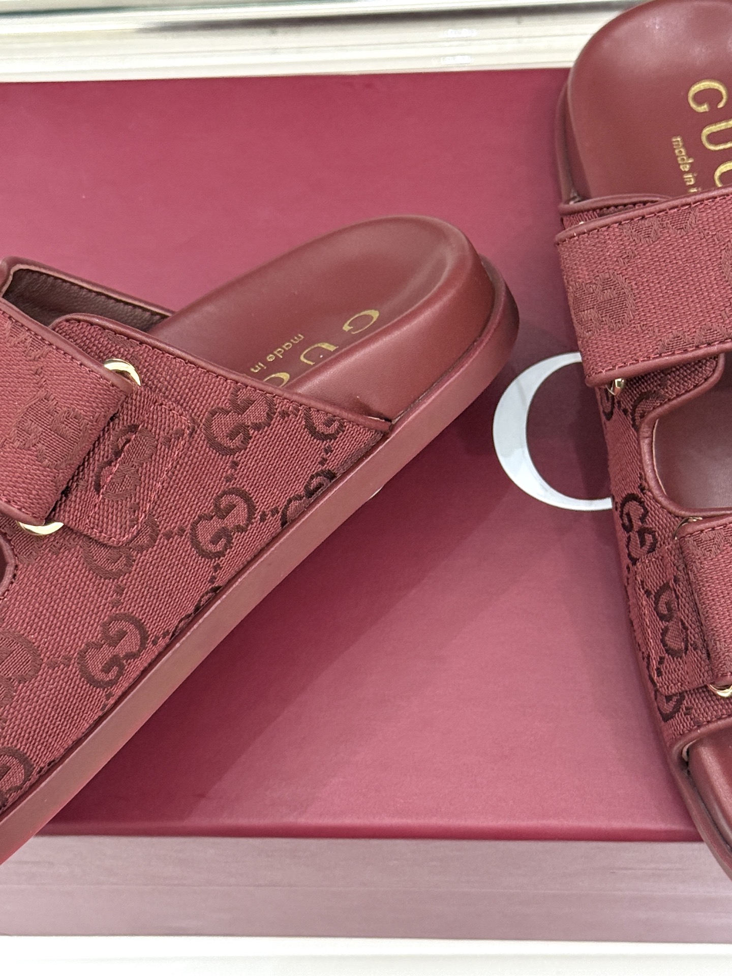 Gucci/古驰经典春双G扣沙滩魔术贴懒人拖鞋夏天必备懒人福音鞋 谁穿谁美！很轻盈上脚意外的舒适 还不挑