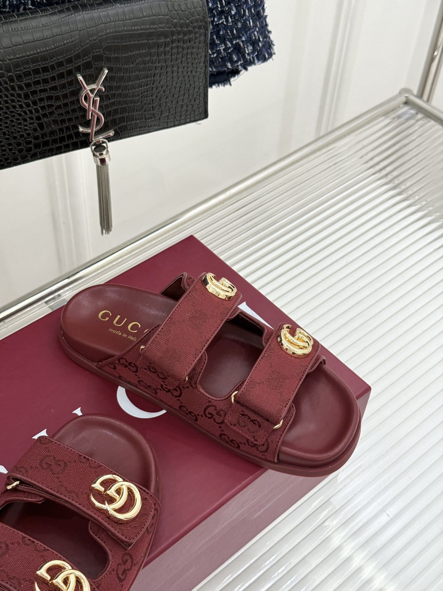 Gucci/古驰经典春双G扣沙滩魔术贴懒人拖鞋夏天必备懒人福音鞋 谁穿谁美！很轻盈上脚意外的舒适 还不挑