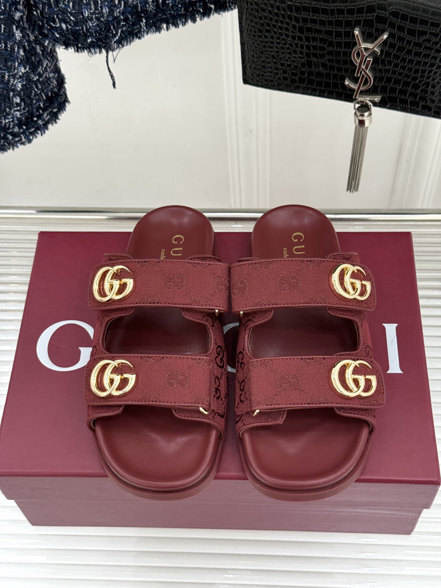 Gucci/古驰经典春双G扣沙滩魔术贴懒人拖鞋夏天必备懒人福音鞋 谁穿谁美！很轻盈上脚意外的舒适 还不挑