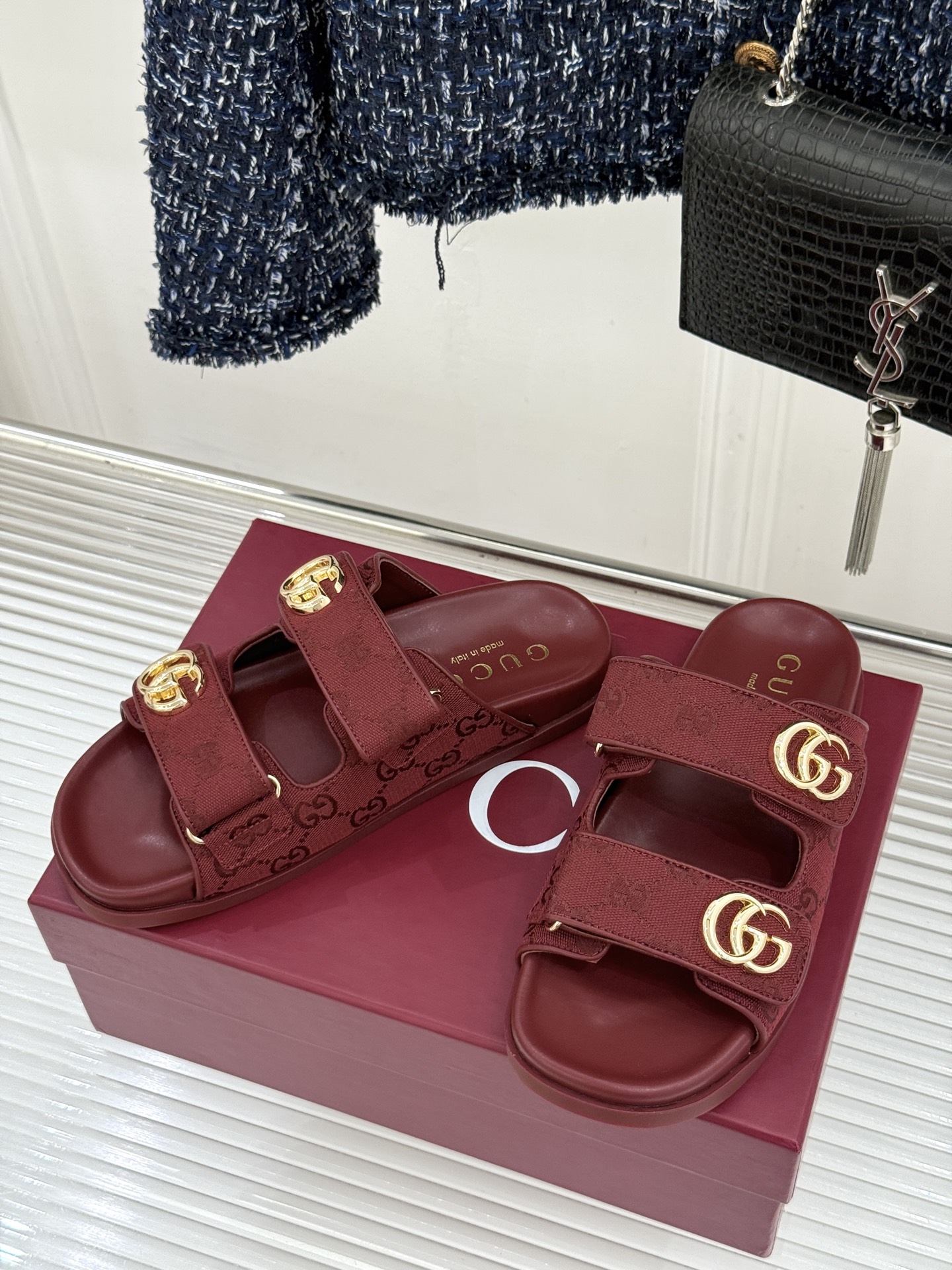 Gucci/古驰经典春双G扣沙滩魔术贴懒人拖鞋夏天必备懒人福音鞋 谁穿谁美！很轻盈上脚意外的舒适 还不挑