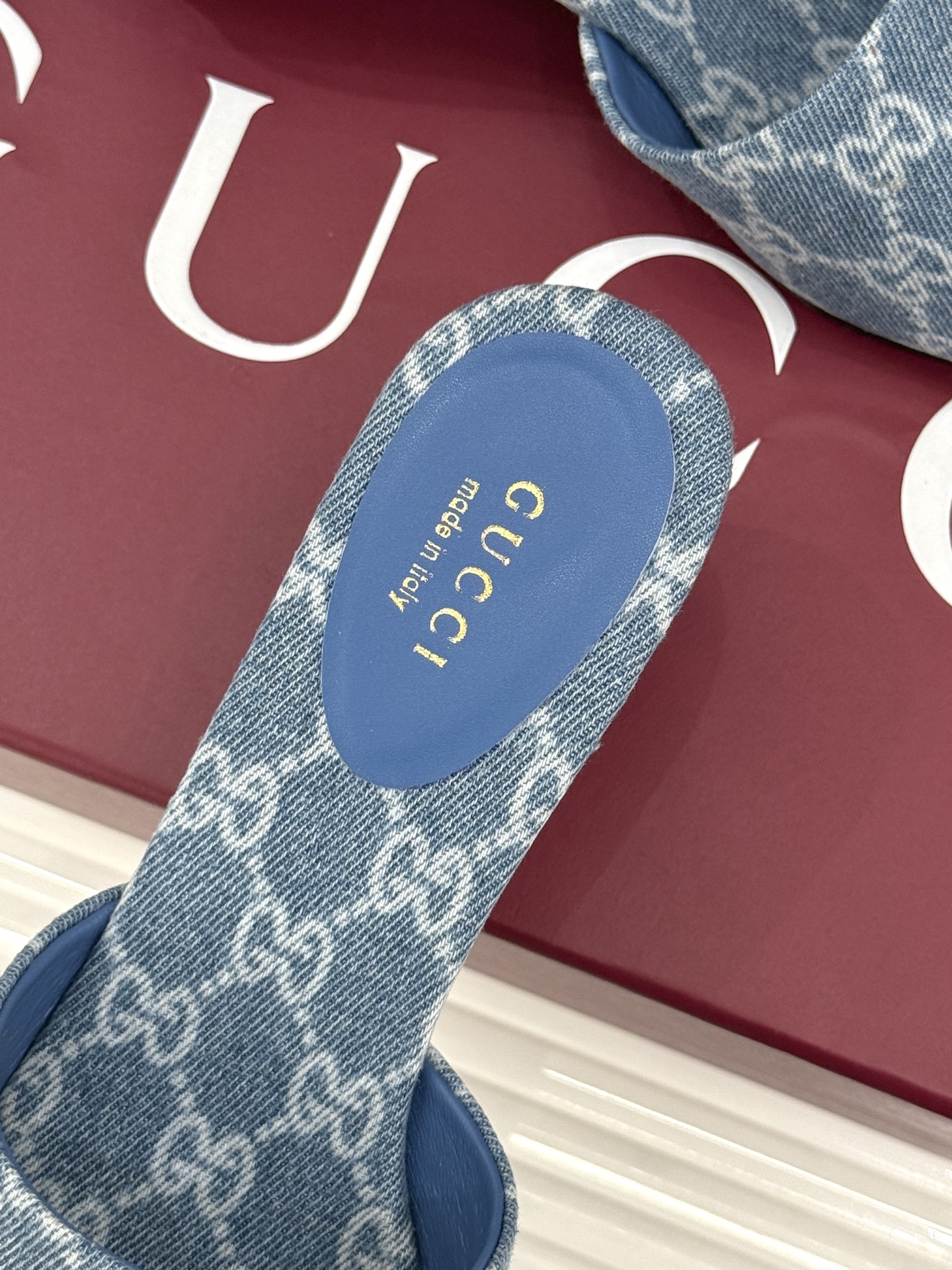 Gucci/古驰26WF春夏新品马衔扣老花粗跟拖鞋以时光为经纬 以自由为针线将品牌「随性的华美」具象为足