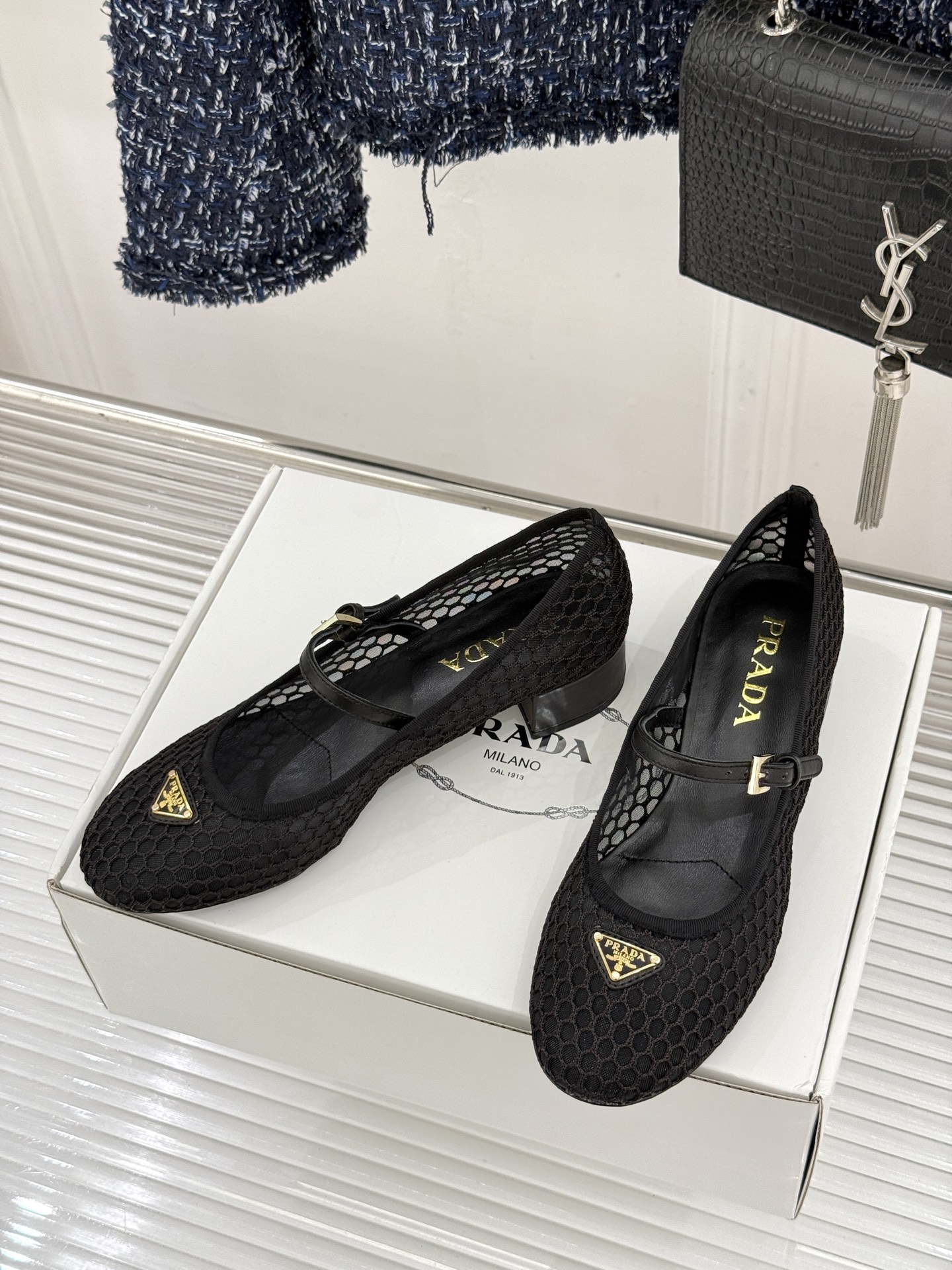 （原版飞机盒＋10）Prada/普拉达26WF春夏新品三角标镂空网面粗跟玛丽珍鞋以镂空网面重塑玛丽珍鞋的