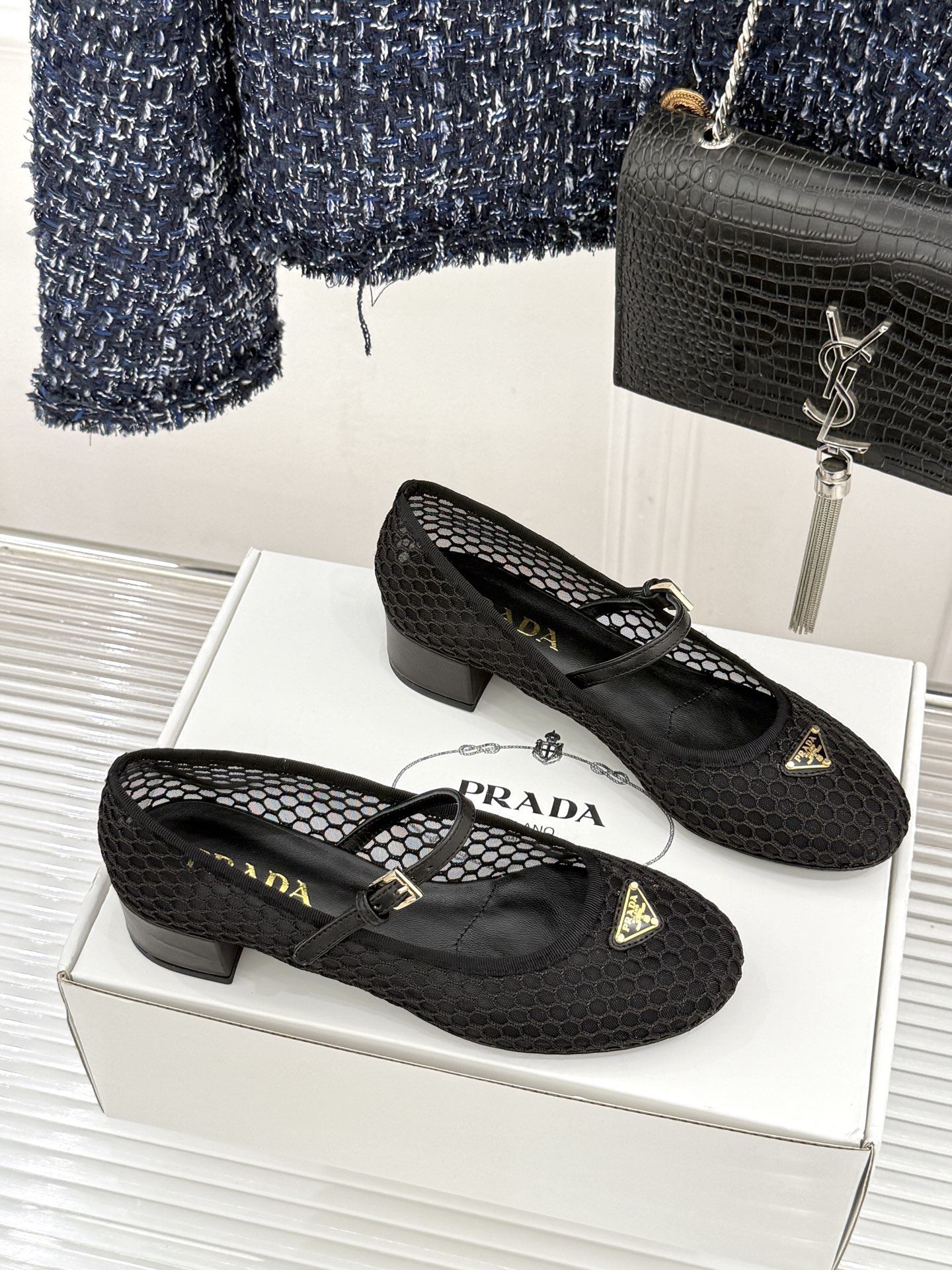 （原版飞机盒＋10）Prada/普拉达26WF春夏新品三角标镂空网面粗跟玛丽珍鞋以镂空网面重塑玛丽珍鞋的