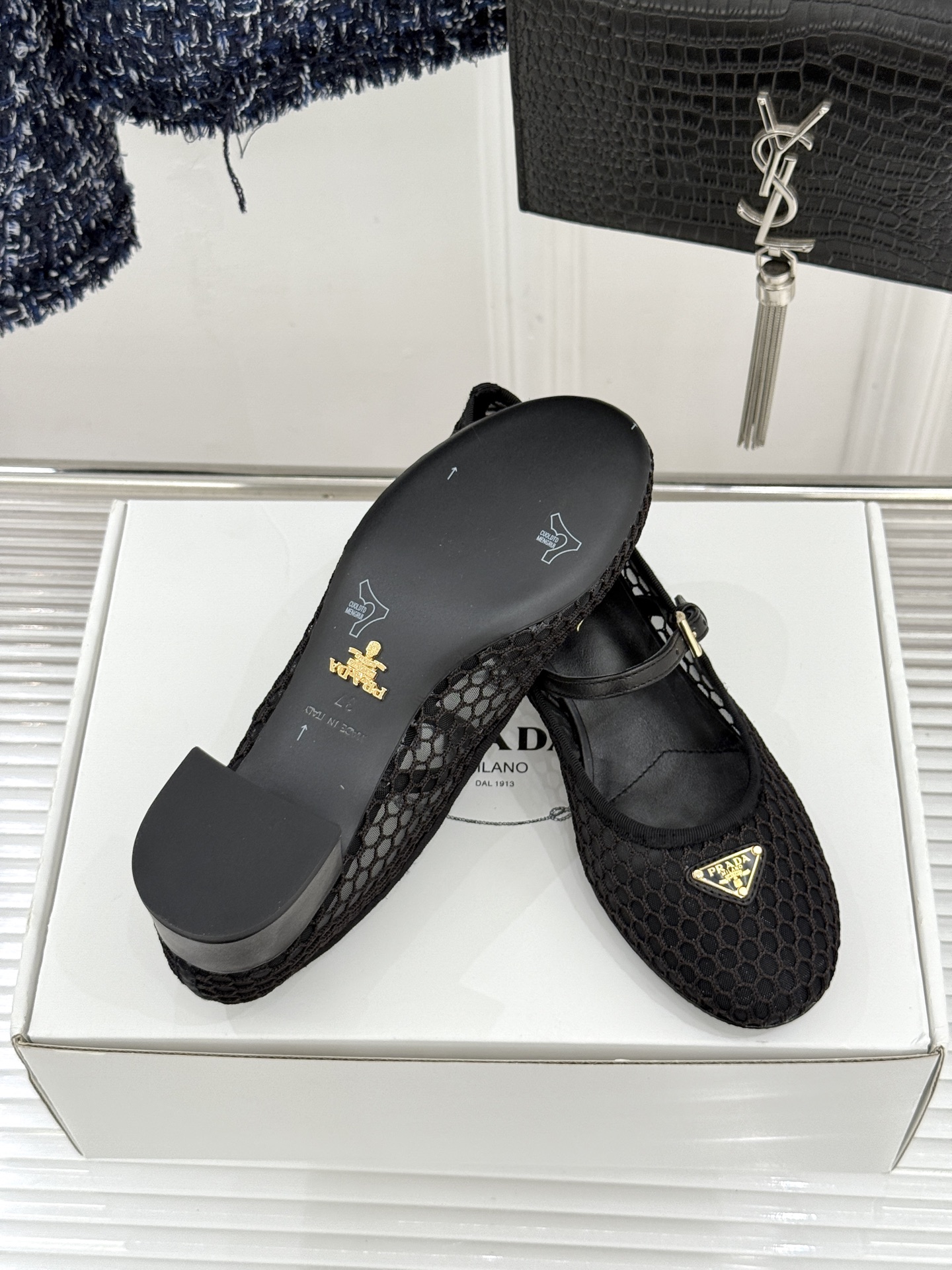 （原版飞机盒＋10）Prada/普拉达26WF春夏新品三角标镂空网面粗跟玛丽珍鞋以镂空网面重塑玛丽珍鞋的