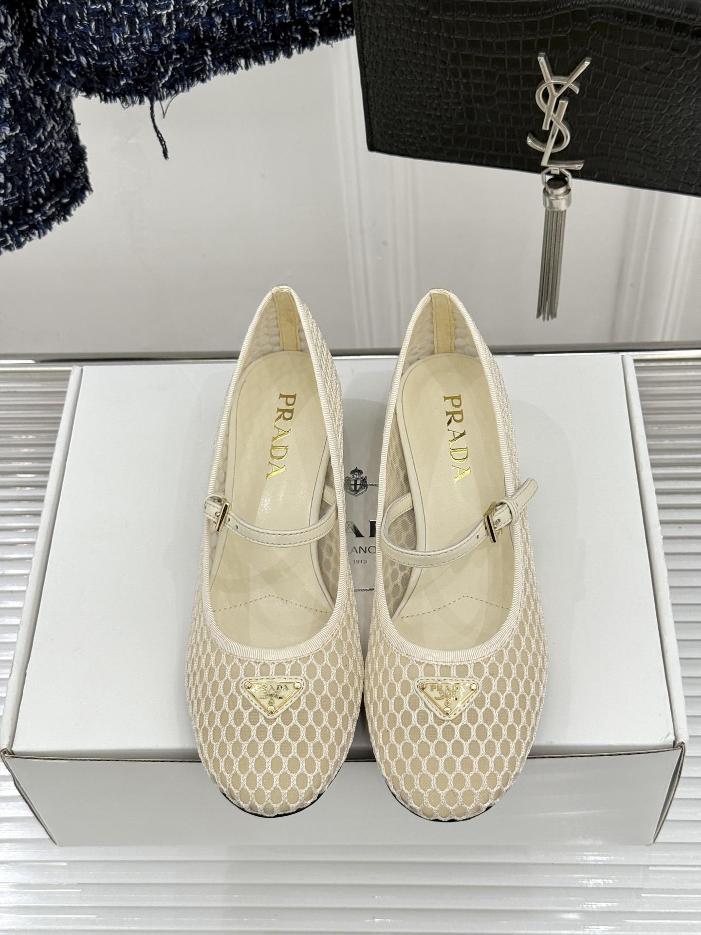 （原版飞机盒＋10）Prada/普拉达26WF春夏新品三角标镂空网面粗跟玛丽珍鞋以镂空网面重塑玛丽珍鞋的