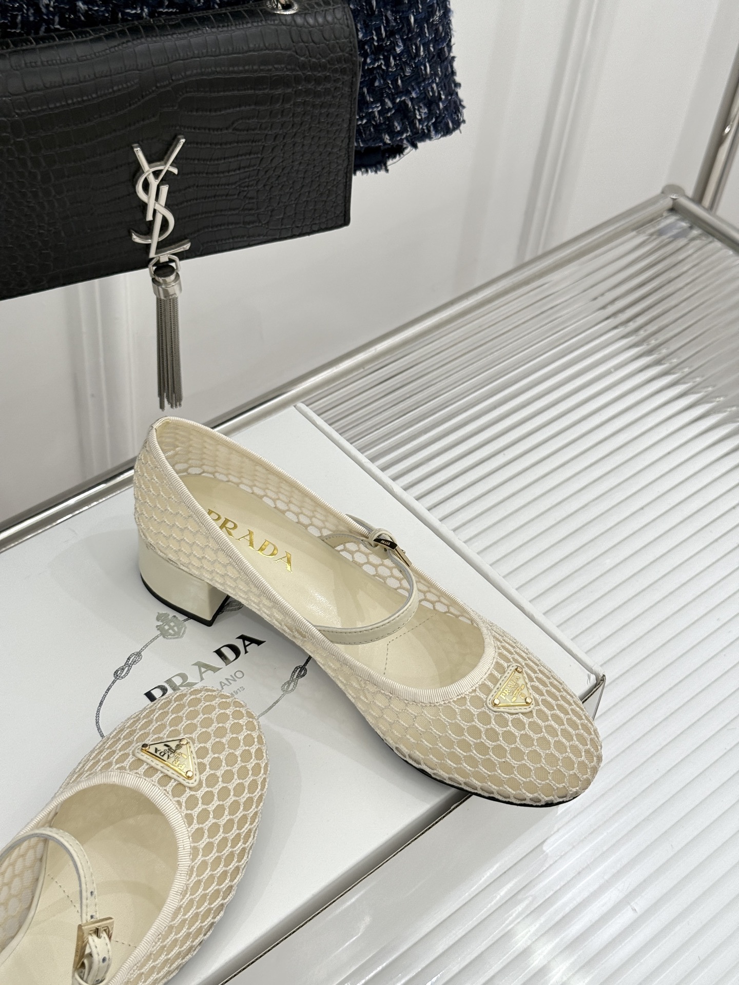 （原版飞机盒＋10）Prada/普拉达26WF春夏新品三角标镂空网面粗跟玛丽珍鞋以镂空网面重塑玛丽珍鞋的