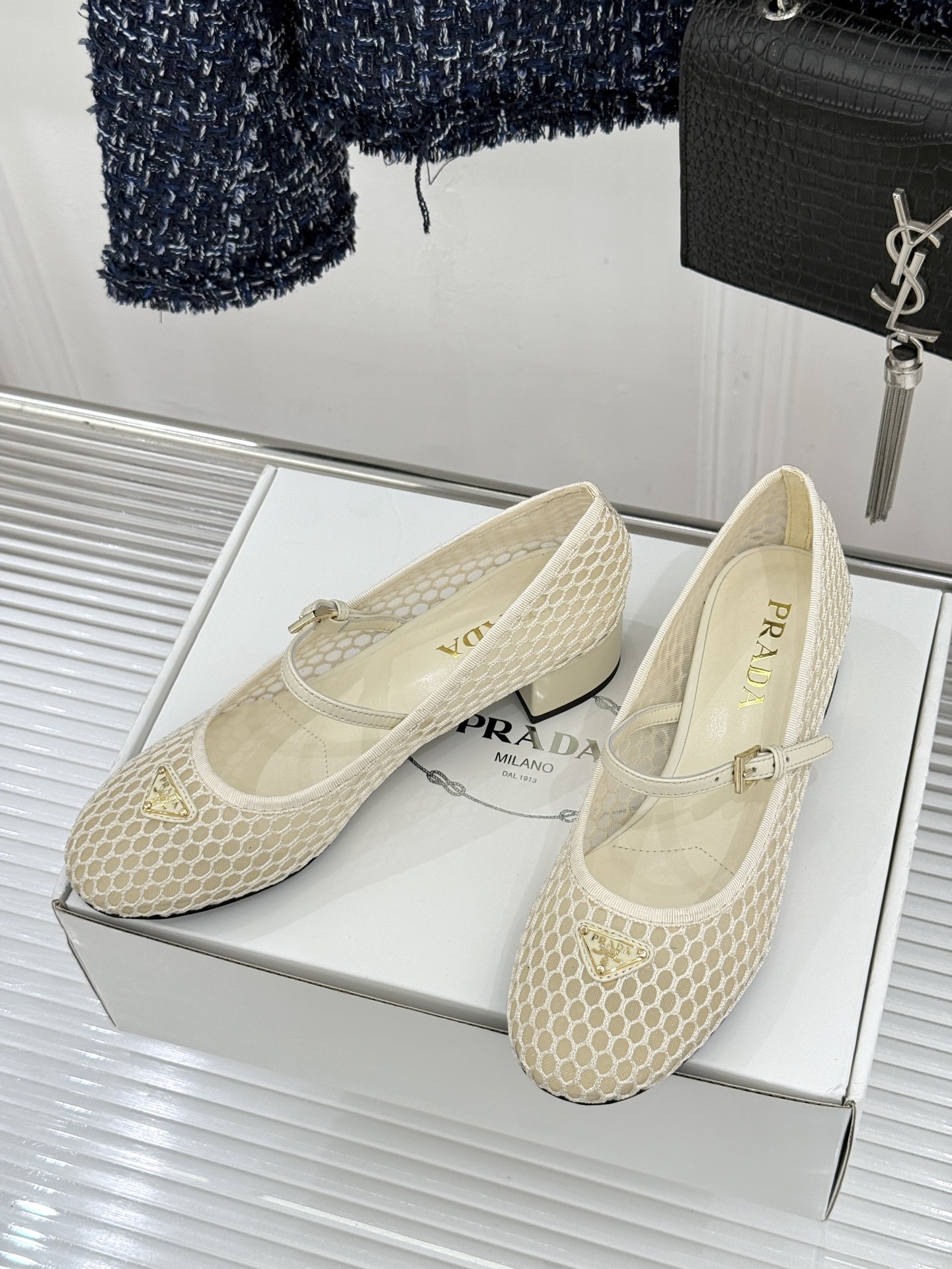 （原版飞机盒＋10）Prada/普拉达26WF春夏新品三角标镂空网面粗跟玛丽珍鞋以镂空网面重塑玛丽珍鞋的