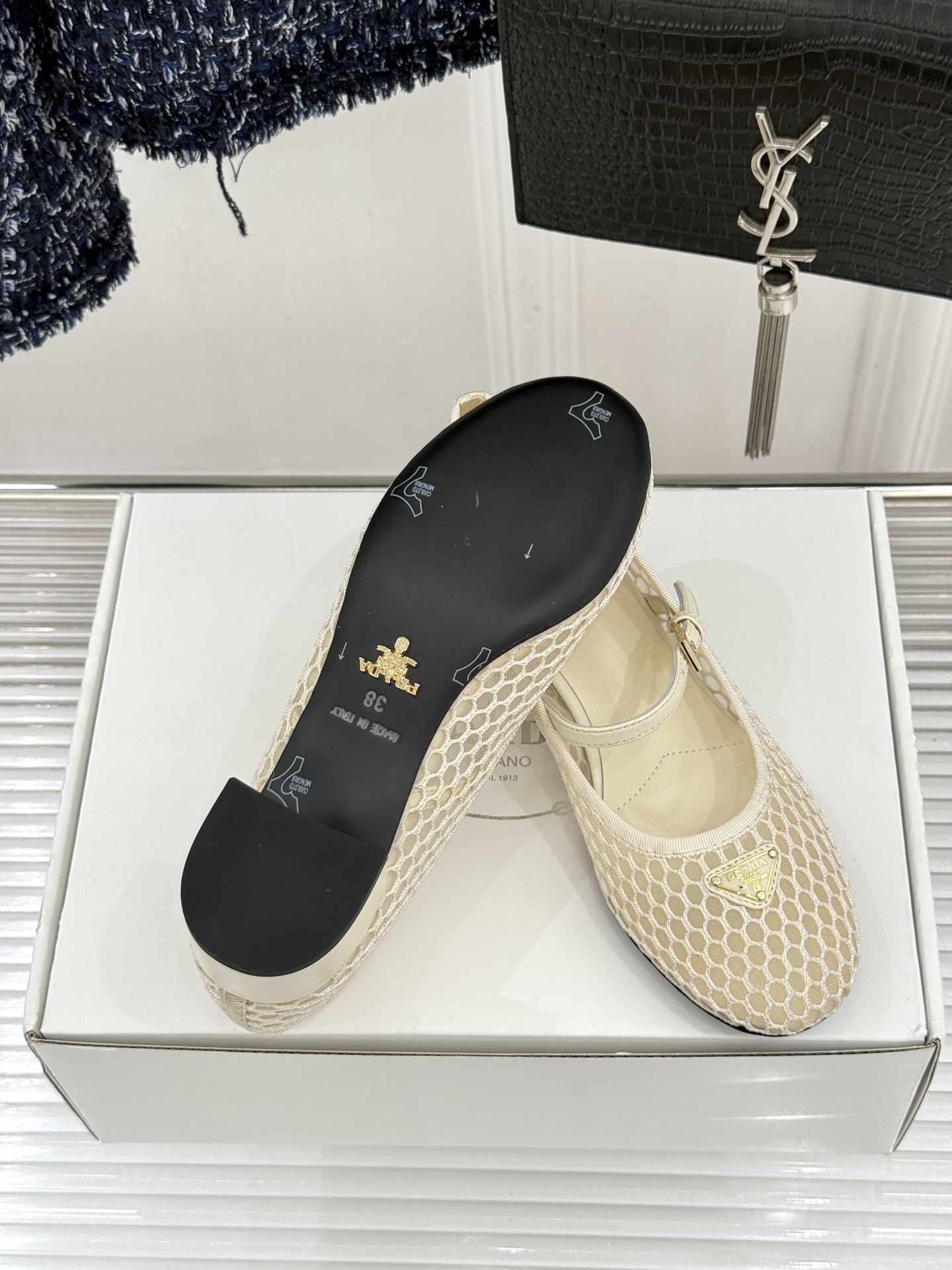 （原版飞机盒＋10）Prada/普拉达26WF春夏新品三角标镂空网面粗跟玛丽珍鞋以镂空网面重塑玛丽珍鞋的