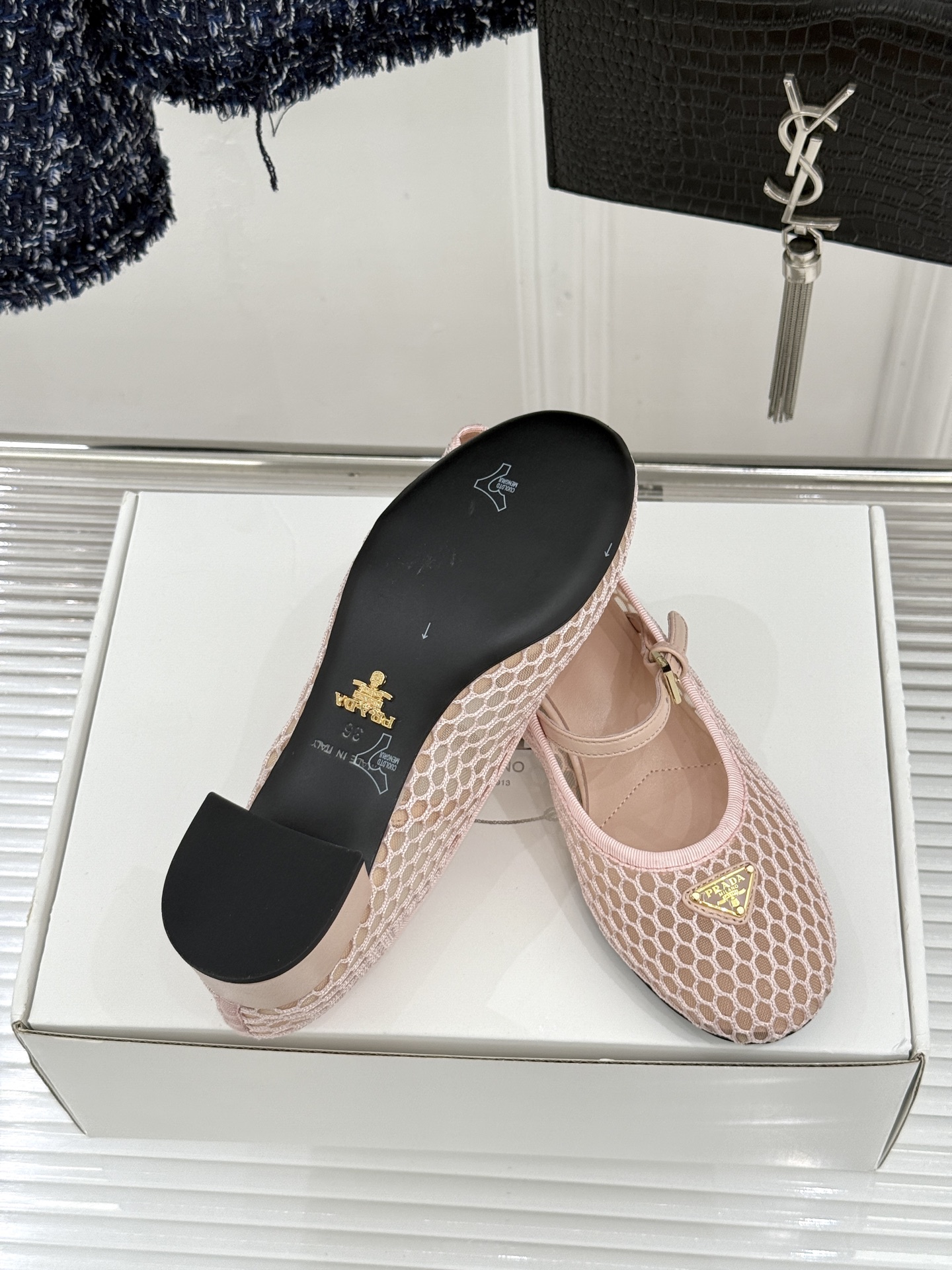 （原版飞机盒＋10）Prada/普拉达26WF春夏新品三角标镂空网面粗跟玛丽珍鞋以镂空网面重塑玛丽珍鞋的