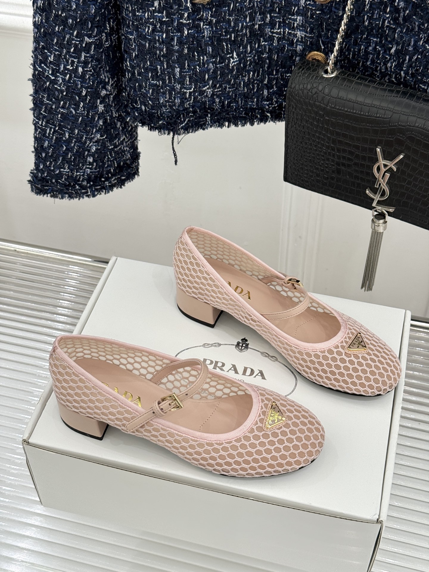 （原版飞机盒＋10）Prada/普拉达26WF春夏新品三角标镂空网面粗跟玛丽珍鞋以镂空网面重塑玛丽珍鞋的