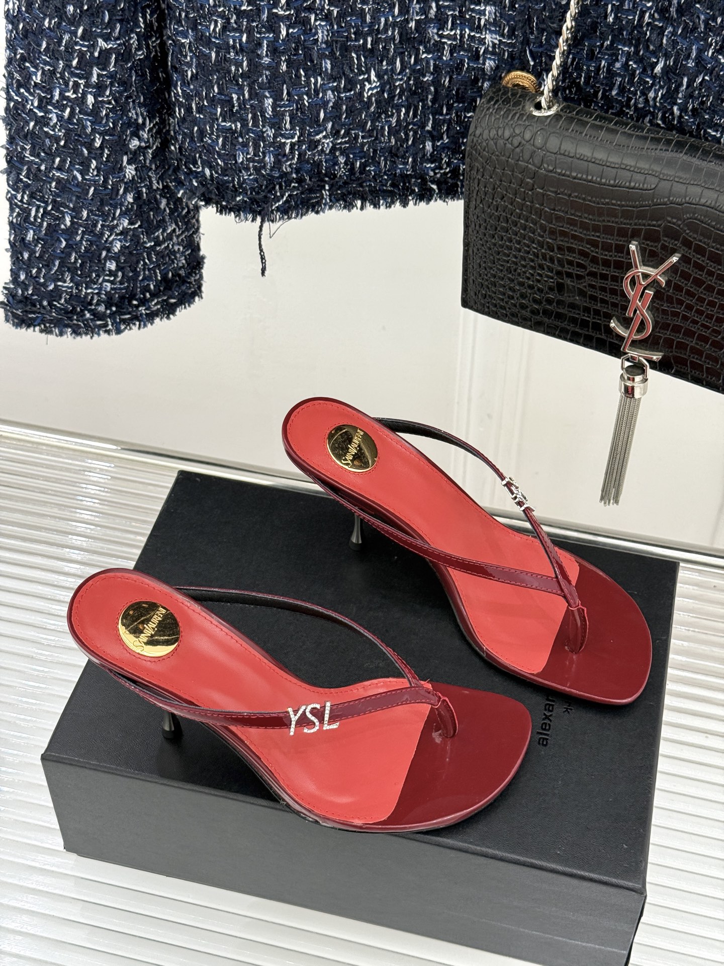 Saint Laurent /圣罗兰YSL26WF新品字母金属跟高跟夹脚人字拖2026春夏圣罗兰以标志性