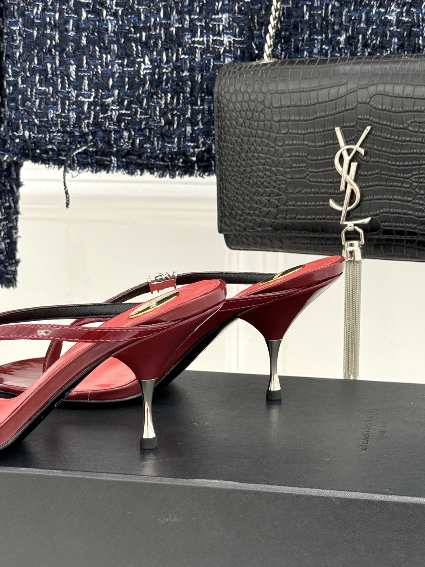 Saint Laurent /圣罗兰YSL26WF新品字母金属跟高跟夹脚人字拖2026春夏圣罗兰以标志性