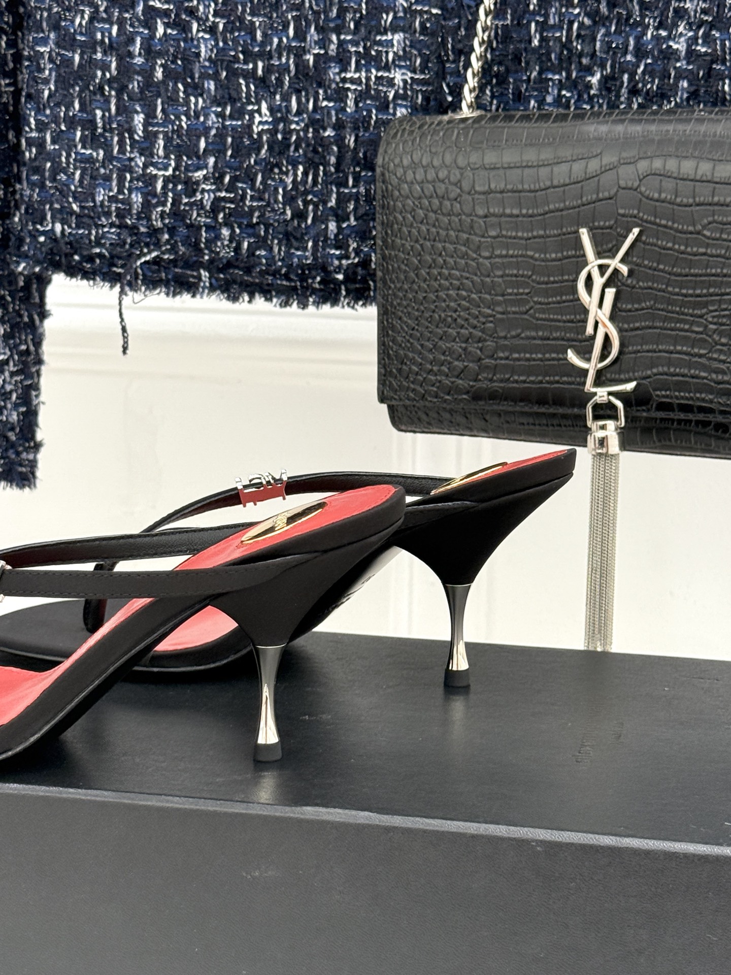 Saint Laurent /圣罗兰YSL26WF新品字母金属跟高跟夹脚人字拖2026春夏圣罗兰以标志性