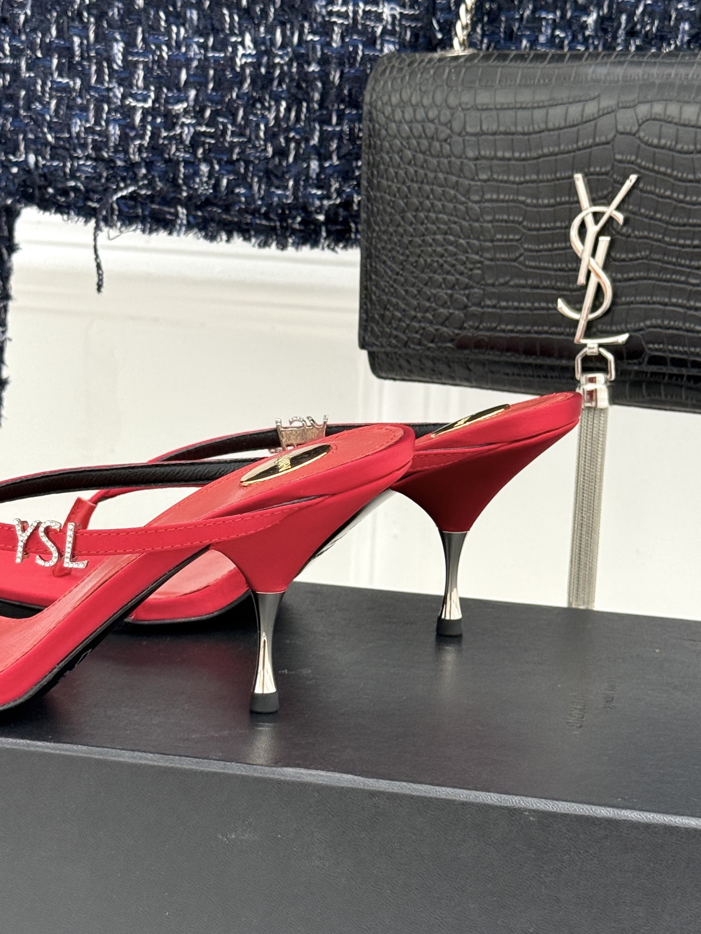 Saint Laurent /圣罗兰YSL26WF新品字母金属跟高跟夹脚人字拖2026春夏圣罗兰以标志性