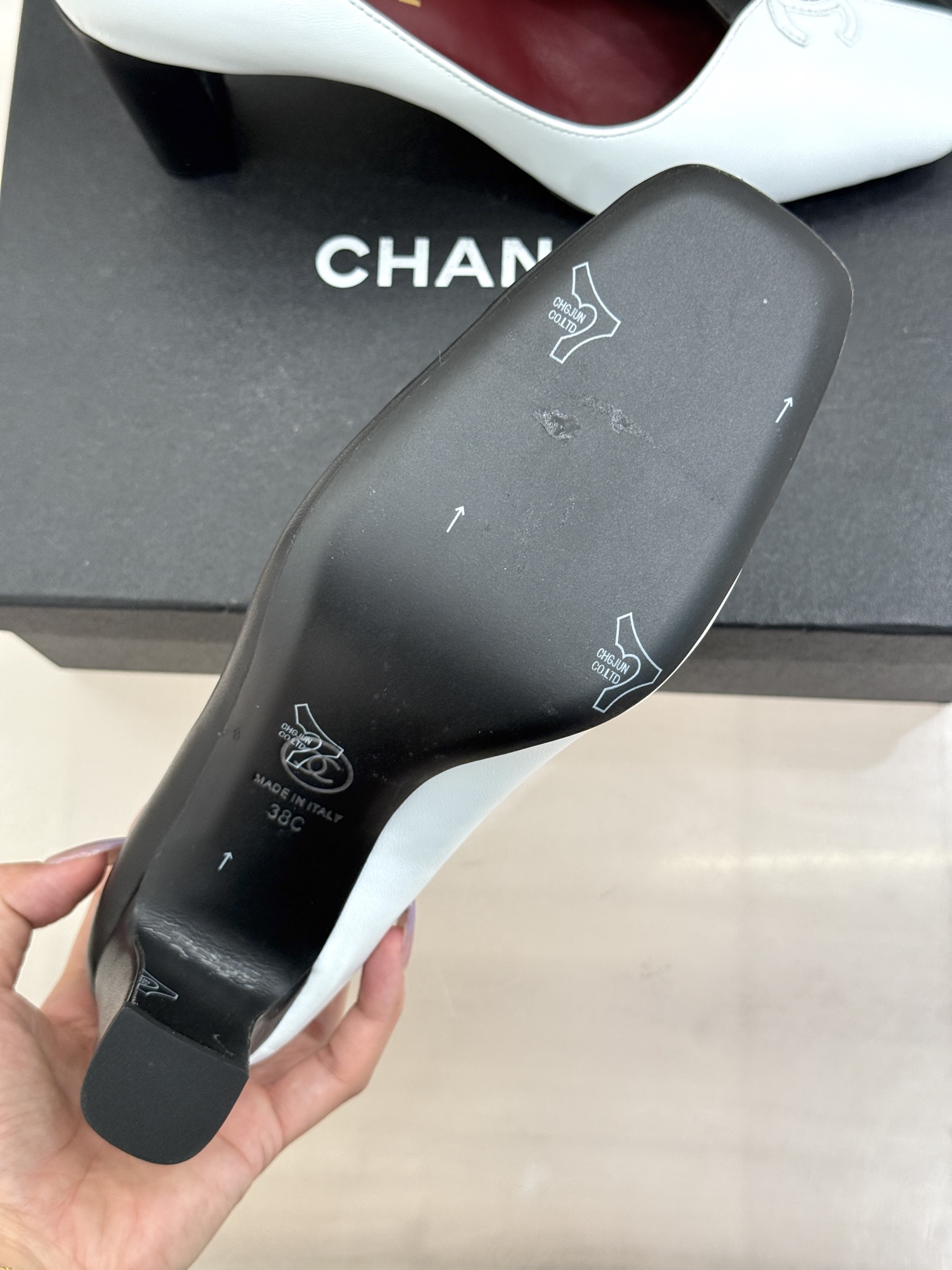 CHANE*｜小香26S双C拼接系列方头拖鞋凉鞋单鞋以拼接美学与复古方头重塑后空凉鞋的优雅范式。利落方头