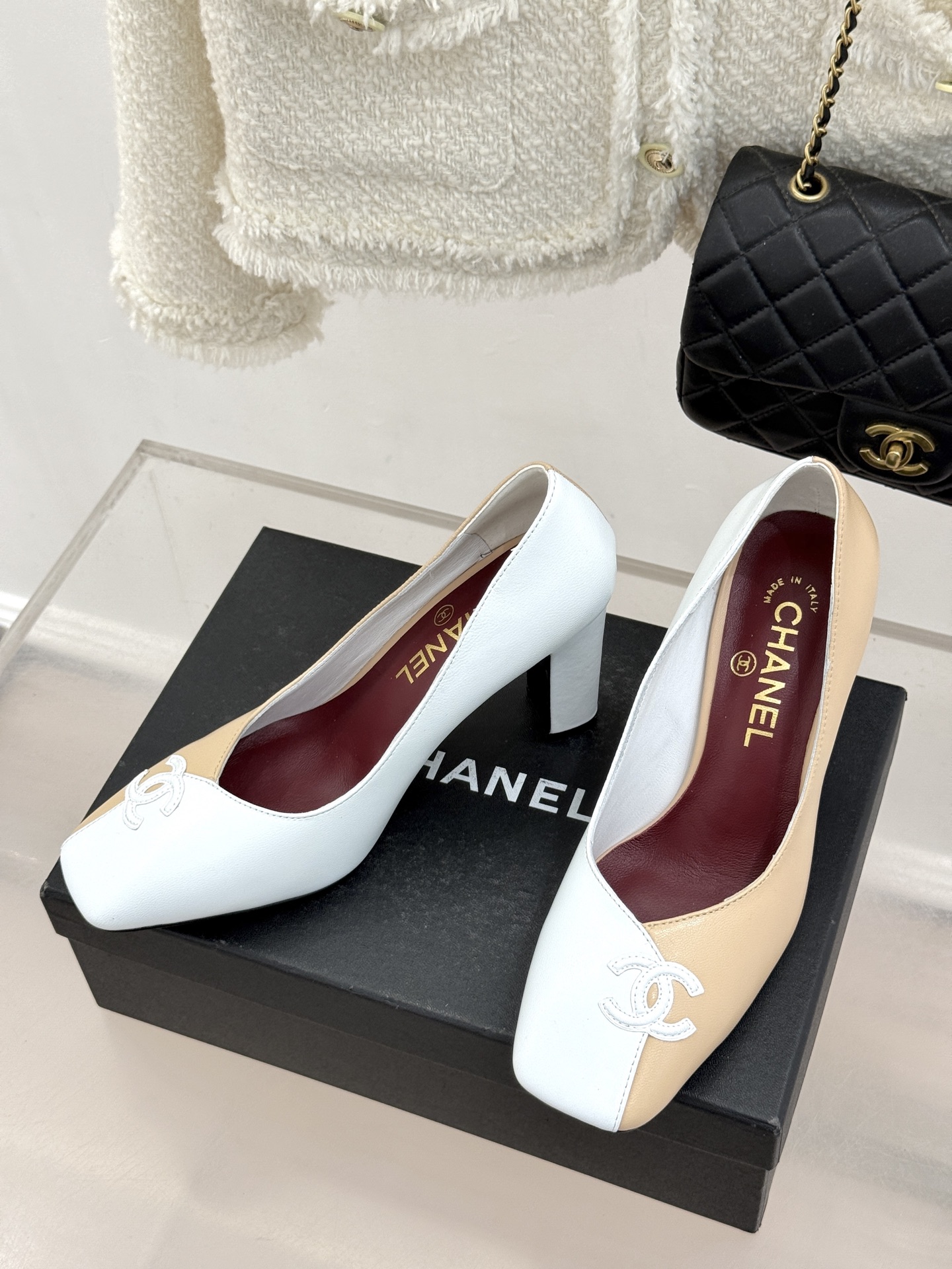 CHANE*｜小香26S双C拼接系列方头拖鞋凉鞋单鞋以拼接美学与复古方头重塑后空凉鞋的优雅范式。利落方头