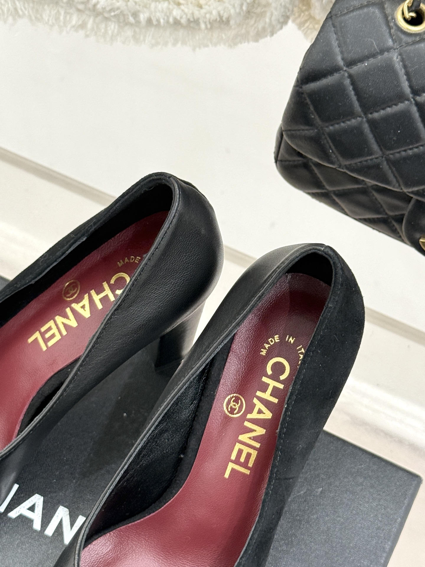 CHANE*｜小香26S双C拼接系列方头拖鞋凉鞋单鞋以拼接美学与复古方头重塑后空凉鞋的优雅范式。利落方头