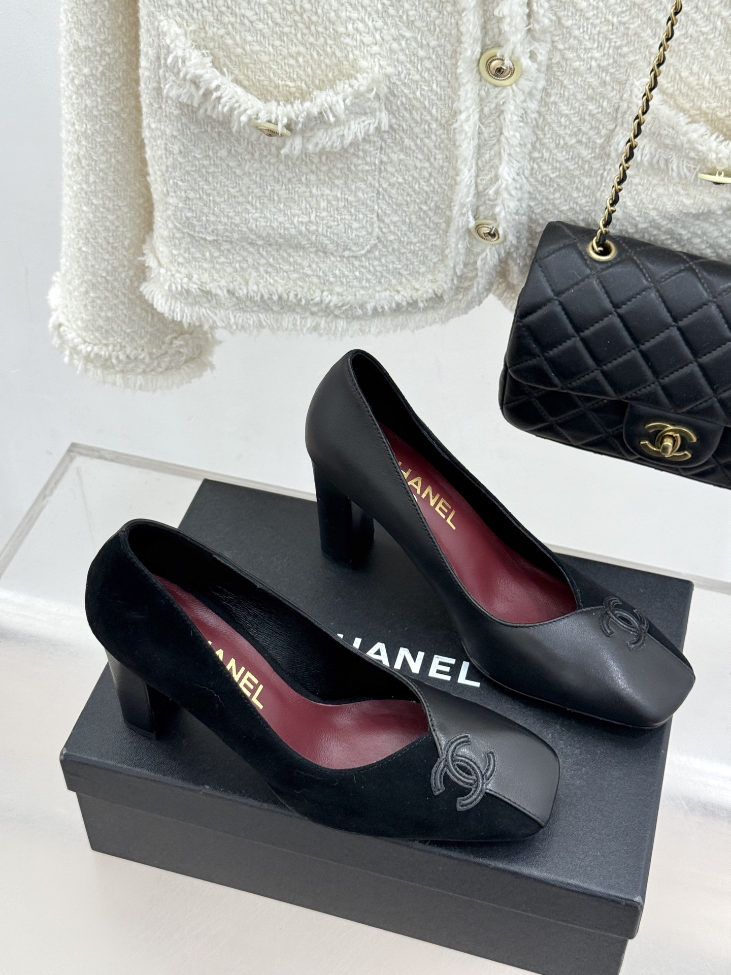 CHANE*｜小香26S双C拼接系列方头拖鞋凉鞋单鞋以拼接美学与复古方头重塑后空凉鞋的优雅范式。利落方头