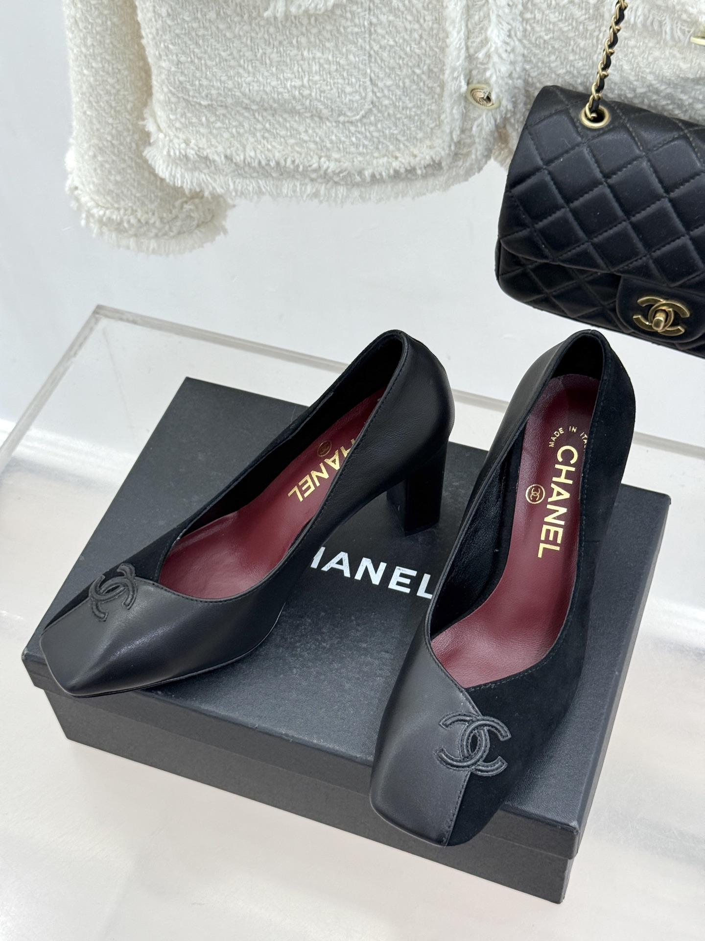 CHANE*｜小香26S双C拼接系列方头拖鞋凉鞋单鞋以拼接美学与复古方头重塑后空凉鞋的优雅范式。利落方头