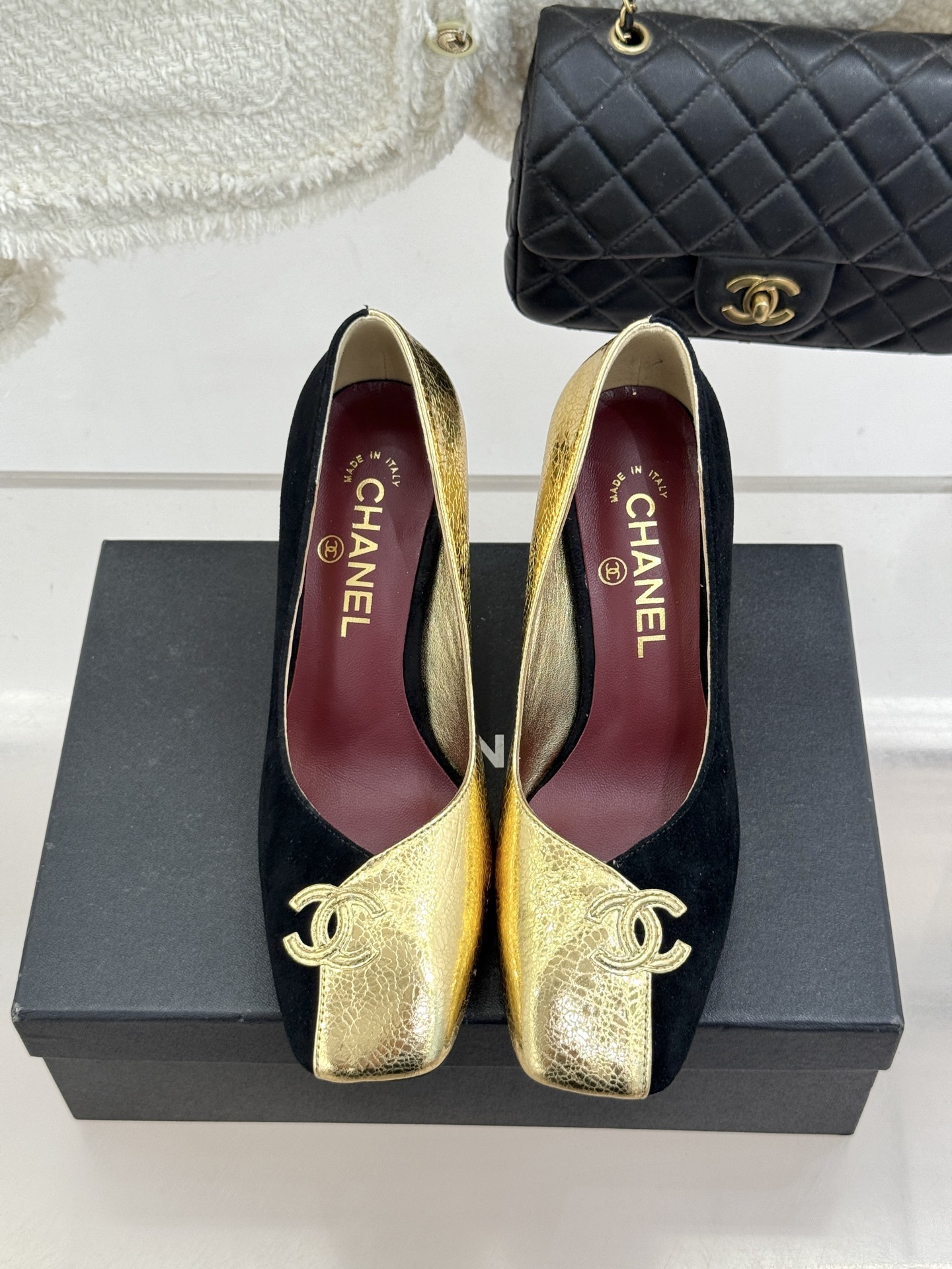 CHANE*｜小香26S双C拼接系列方头拖鞋凉鞋单鞋以拼接美学与复古方头重塑后空凉鞋的优雅范式。利落方头