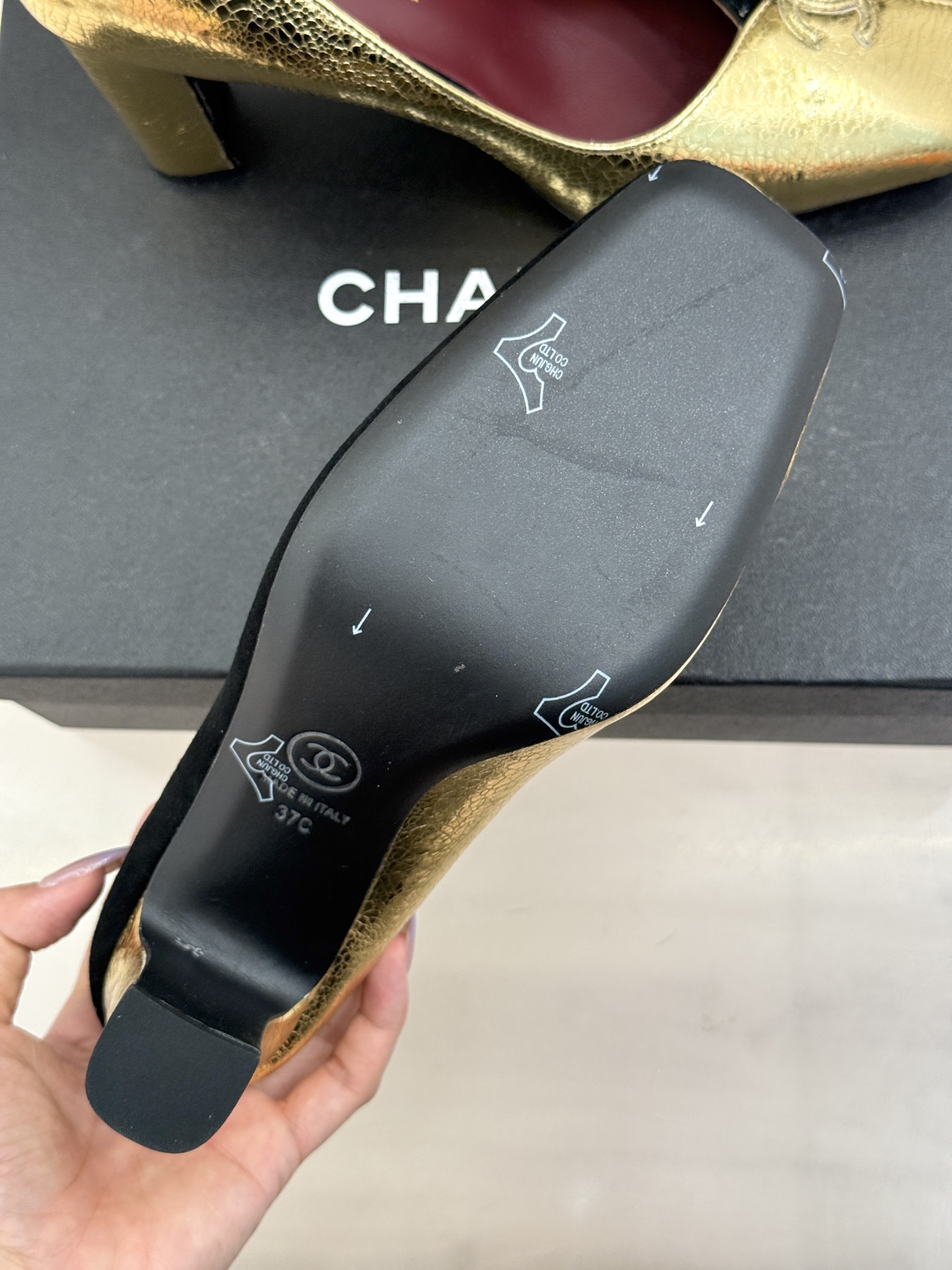 CHANE*｜小香26S双C拼接系列方头拖鞋凉鞋单鞋以拼接美学与复古方头重塑后空凉鞋的优雅范式。利落方头