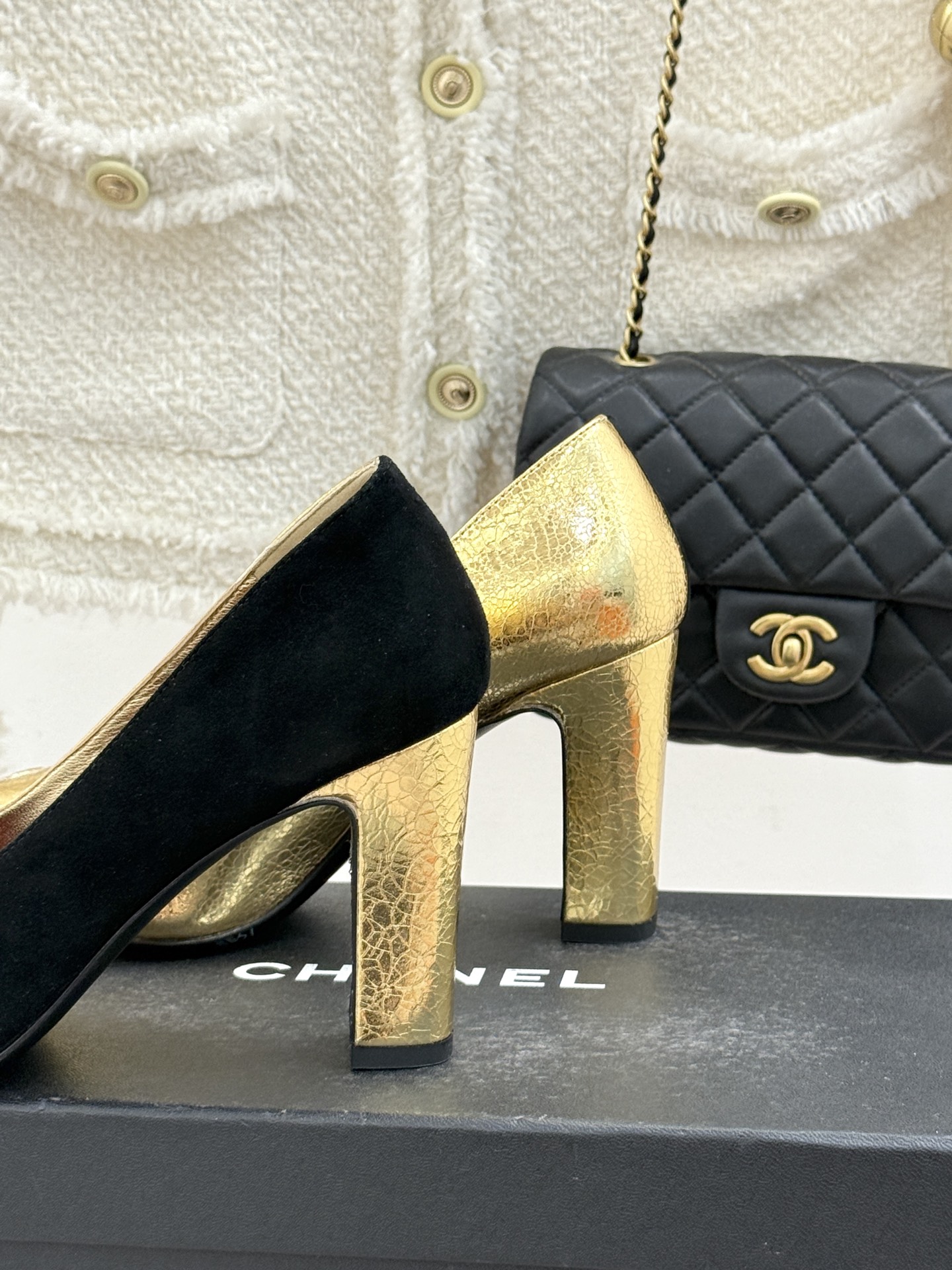 CHANE*｜小香26S双C拼接系列方头拖鞋凉鞋单鞋以拼接美学与复古方头重塑后空凉鞋的优雅范式。利落方头