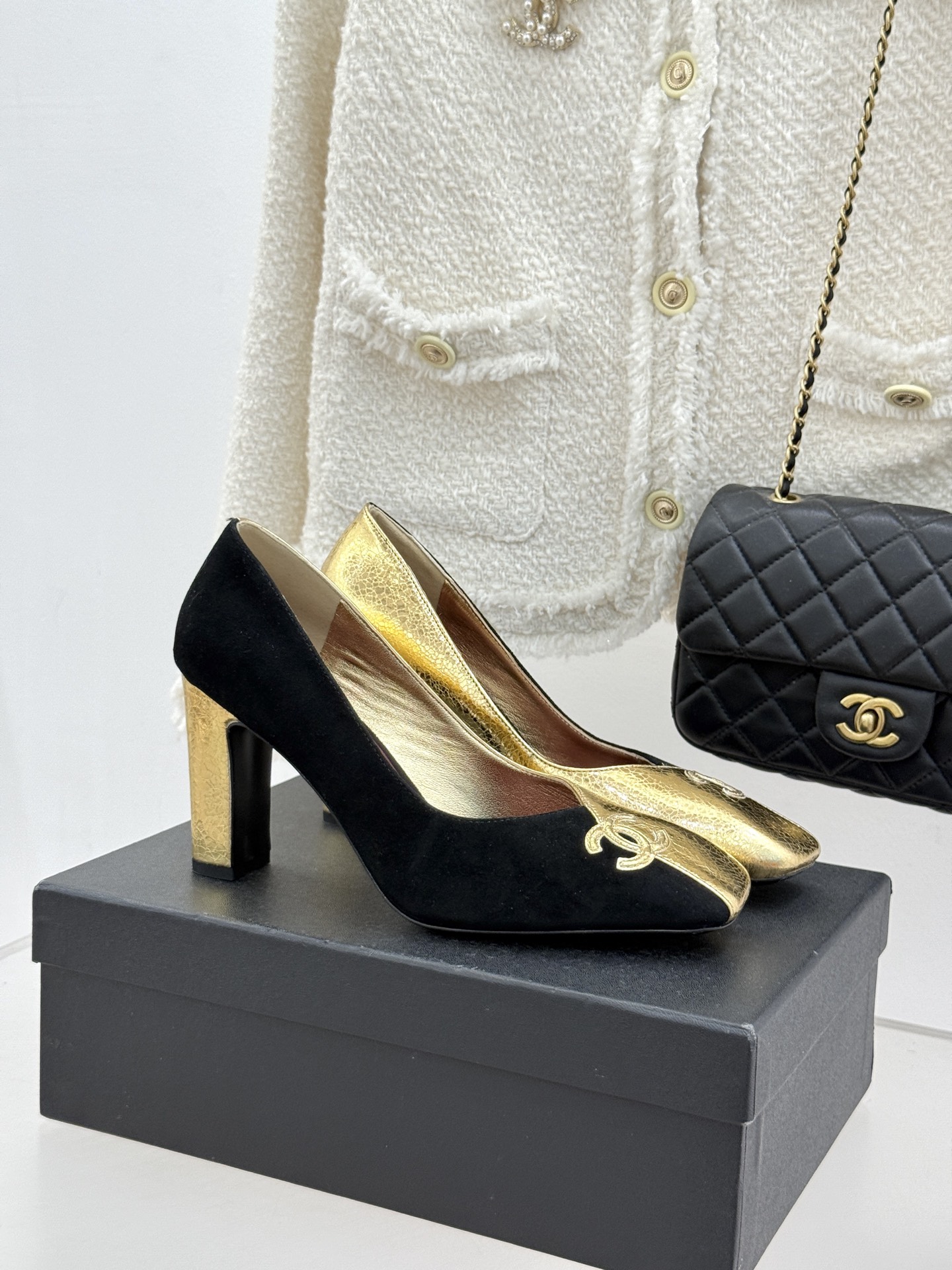 CHANE*｜小香26S双C拼接系列方头拖鞋凉鞋单鞋以拼接美学与复古方头重塑后空凉鞋的优雅范式。利落方头