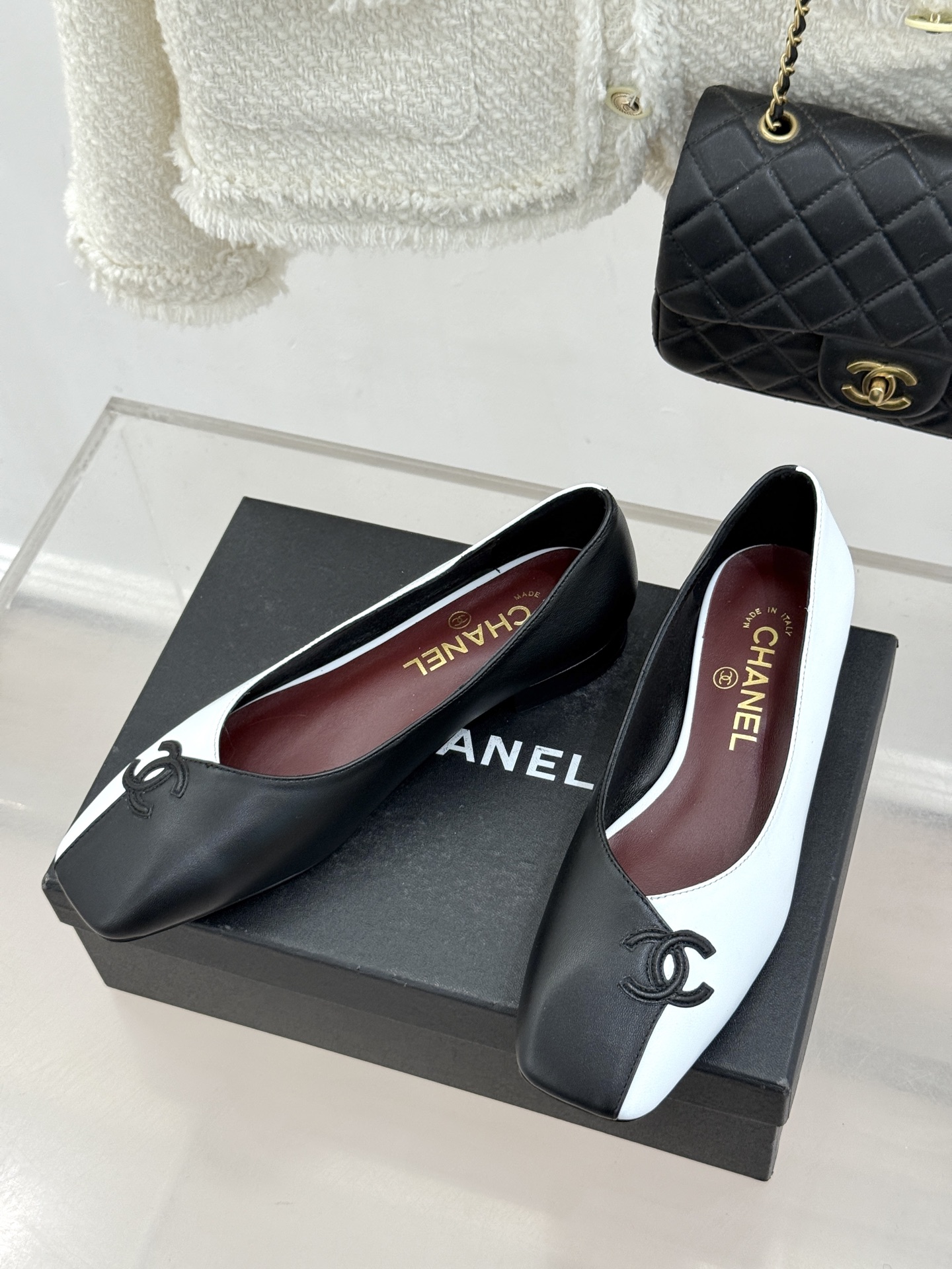 CHANE*｜小香26S双C拼接系列方头拖鞋凉鞋单鞋以拼接美学与复古方头重塑后空凉鞋的优雅范式。利落方头