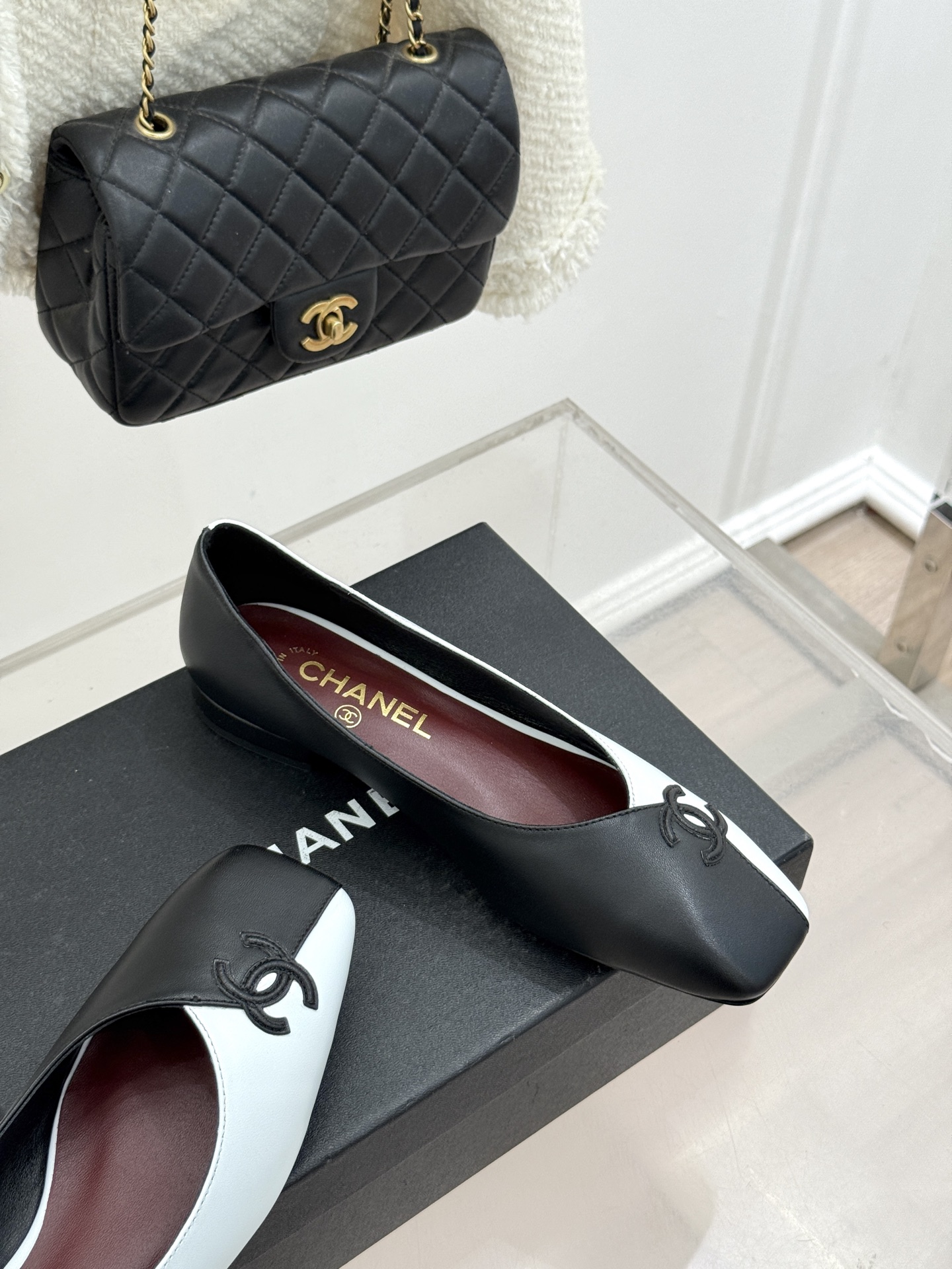 CHANE*｜小香26S双C拼接系列方头拖鞋凉鞋单鞋以拼接美学与复古方头重塑后空凉鞋的优雅范式。利落方头