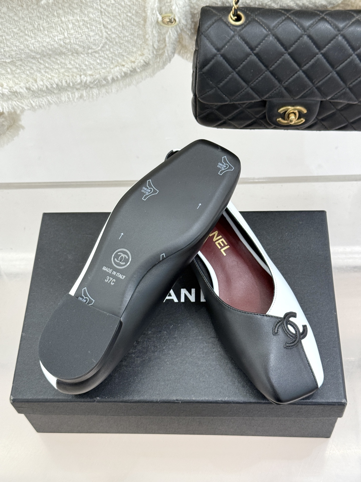 CHANE*｜小香26S双C拼接系列方头拖鞋凉鞋单鞋以拼接美学与复古方头重塑后空凉鞋的优雅范式。利落方头