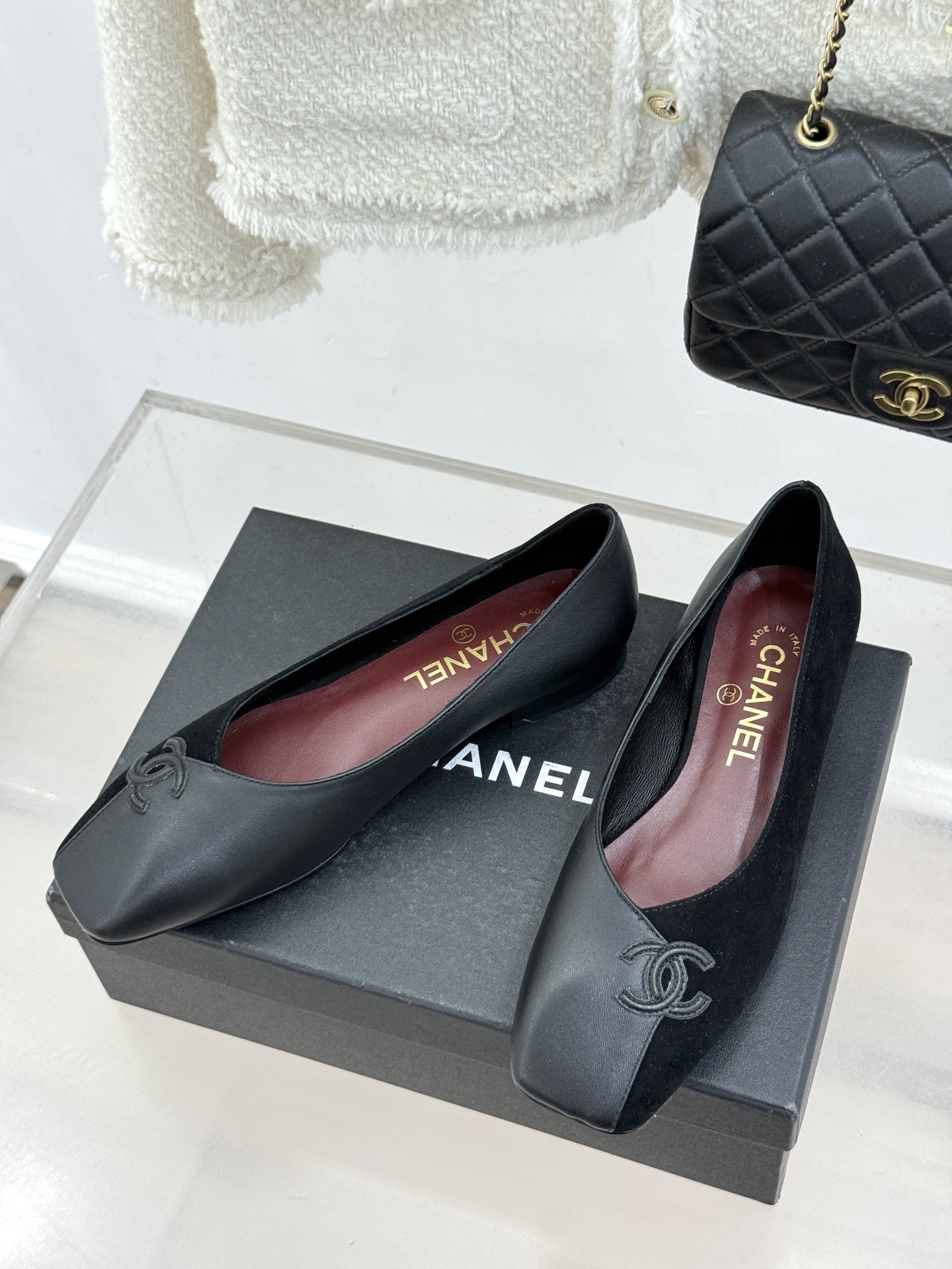 CHANE*｜小香26S双C拼接系列方头拖鞋凉鞋单鞋以拼接美学与复古方头重塑后空凉鞋的优雅范式。利落方头