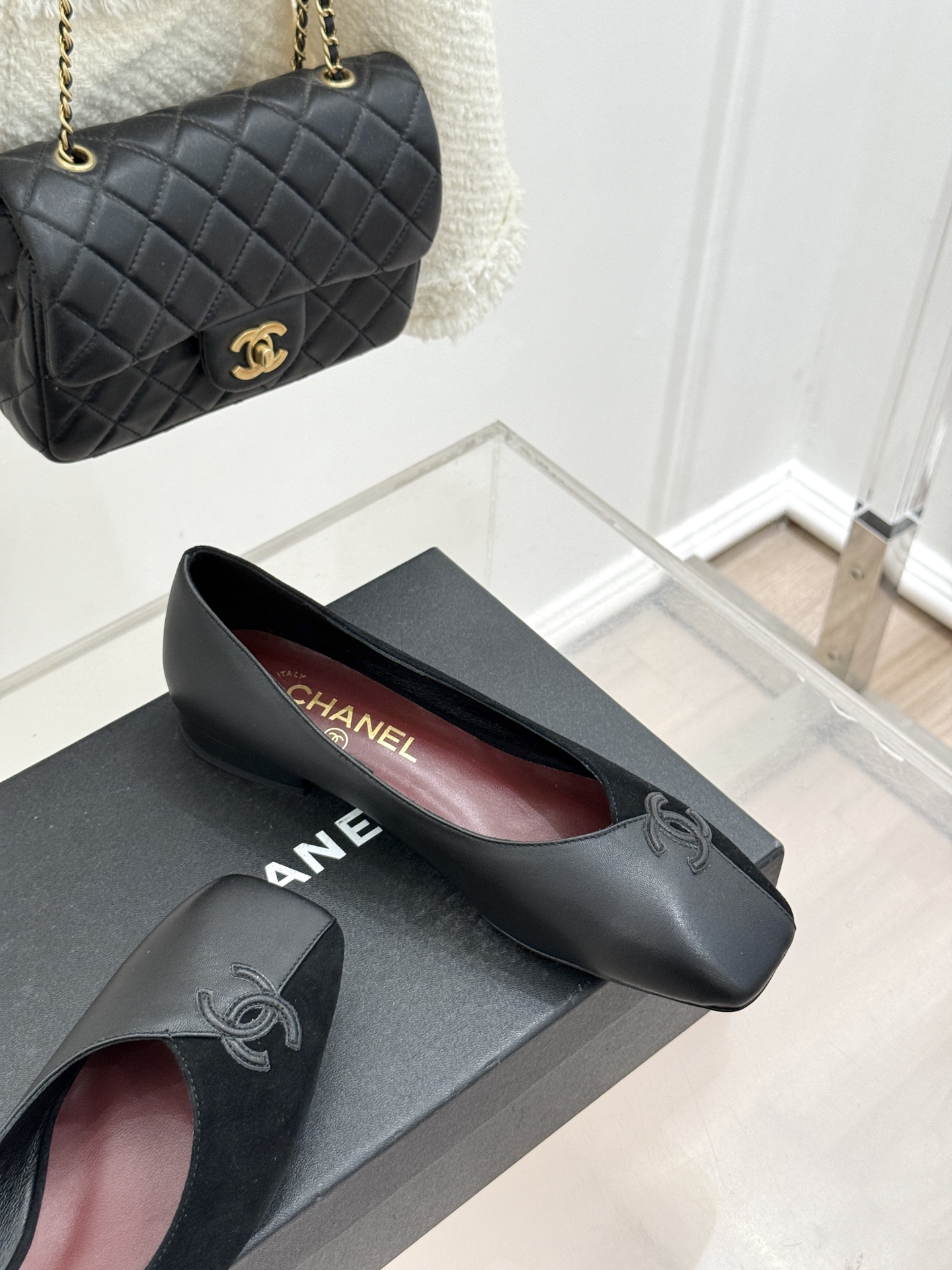 CHANE*｜小香26S双C拼接系列方头拖鞋凉鞋单鞋以拼接美学与复古方头重塑后空凉鞋的优雅范式。利落方头