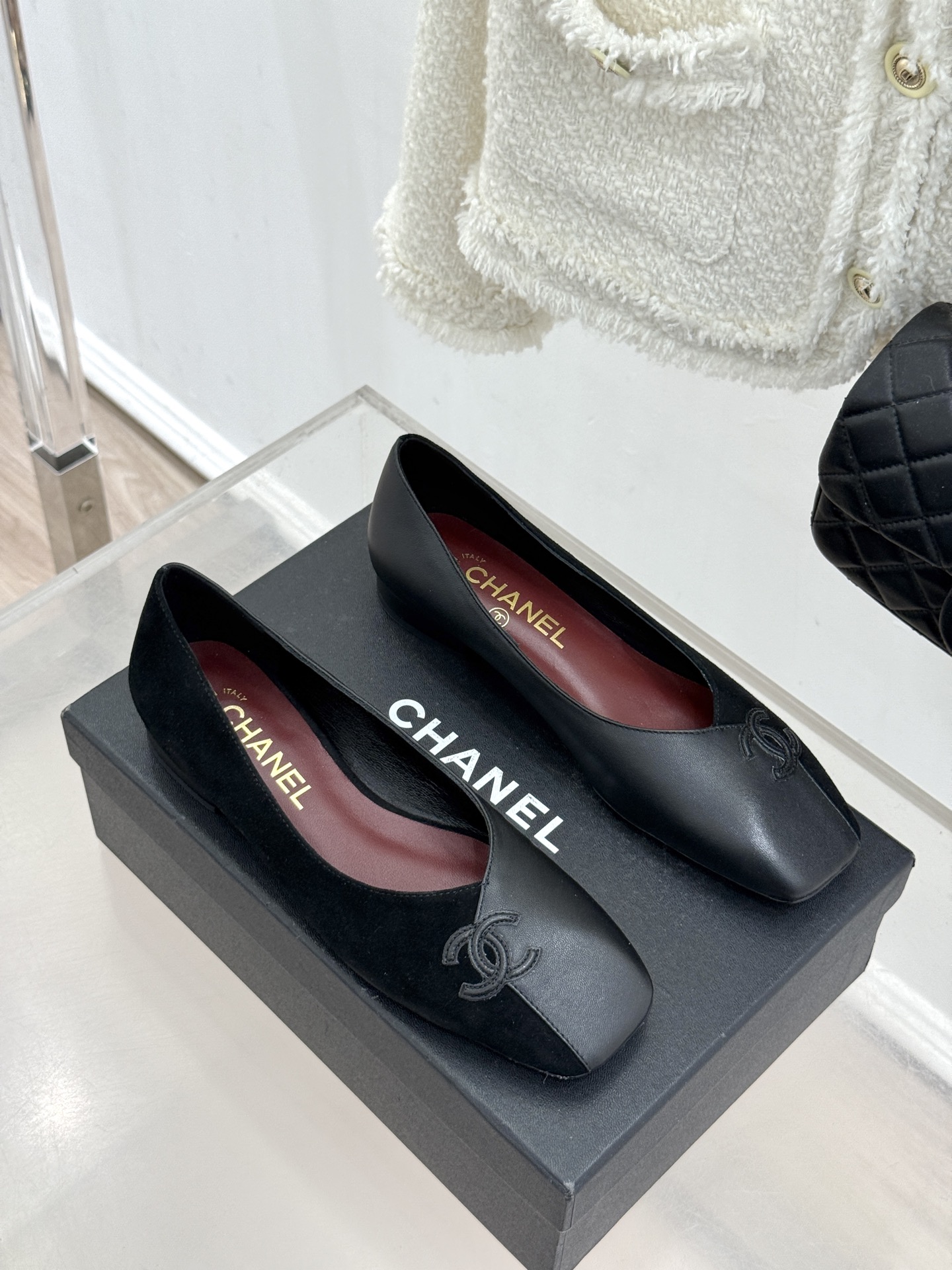 CHANE*｜小香26S双C拼接系列方头拖鞋凉鞋单鞋以拼接美学与复古方头重塑后空凉鞋的优雅范式。利落方头