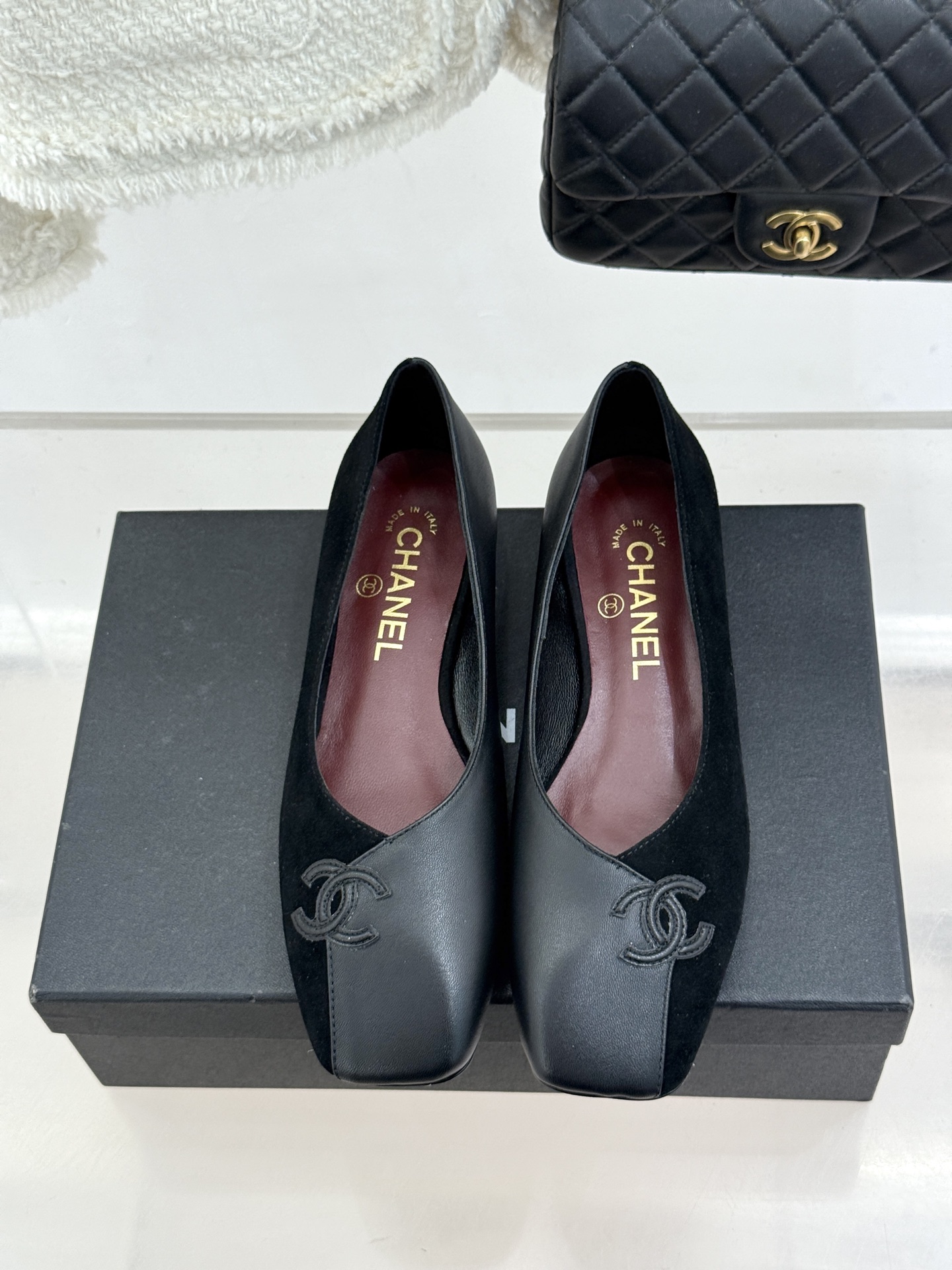 CHANE*｜小香26S双C拼接系列方头拖鞋凉鞋单鞋以拼接美学与复古方头重塑后空凉鞋的优雅范式。利落方头