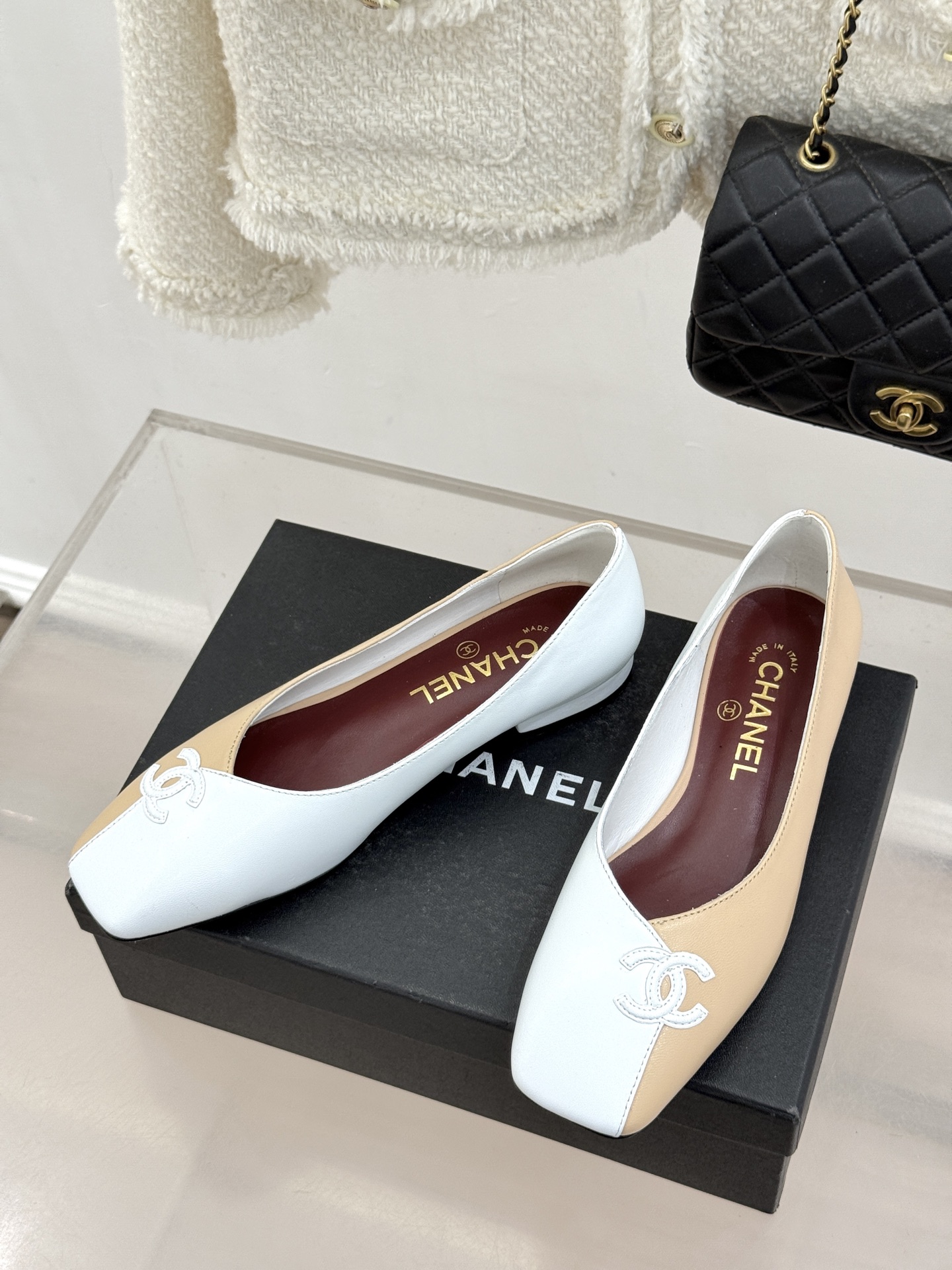 CHANE*｜小香26S双C拼接系列方头拖鞋凉鞋单鞋以拼接美学与复古方头重塑后空凉鞋的优雅范式。利落方头