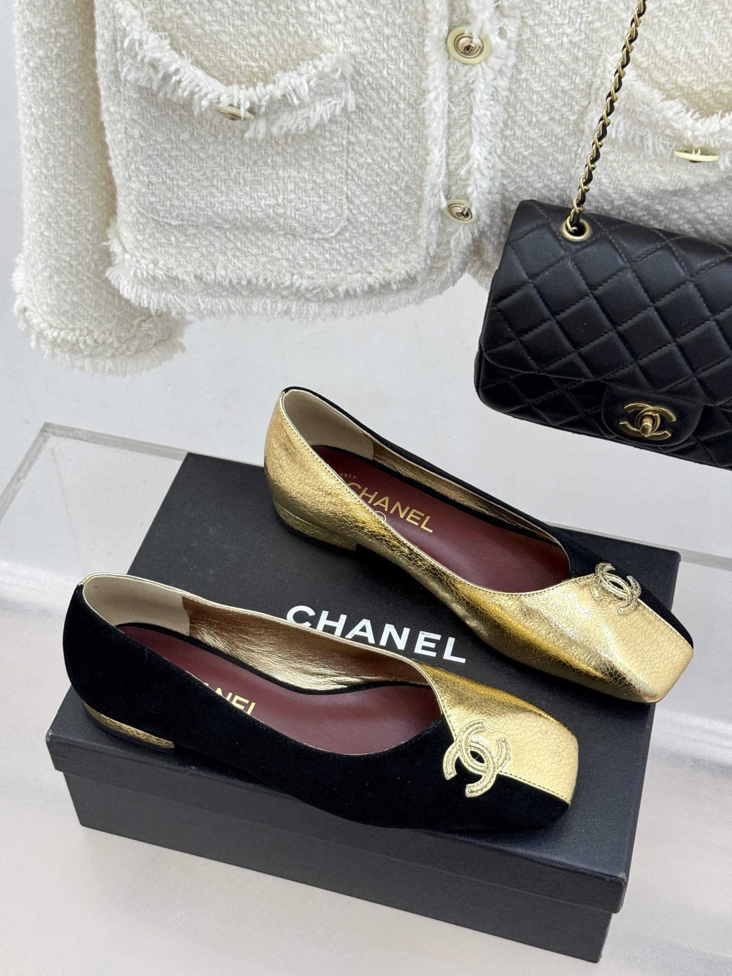 CHANE*｜小香26S双C拼接系列方头拖鞋凉鞋单鞋以拼接美学与复古方头重塑后空凉鞋的优雅范式。利落方头