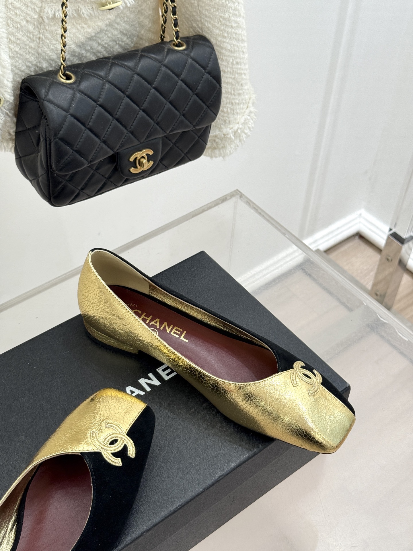 CHANE*｜小香26S双C拼接系列方头拖鞋凉鞋单鞋以拼接美学与复古方头重塑后空凉鞋的优雅范式。利落方头