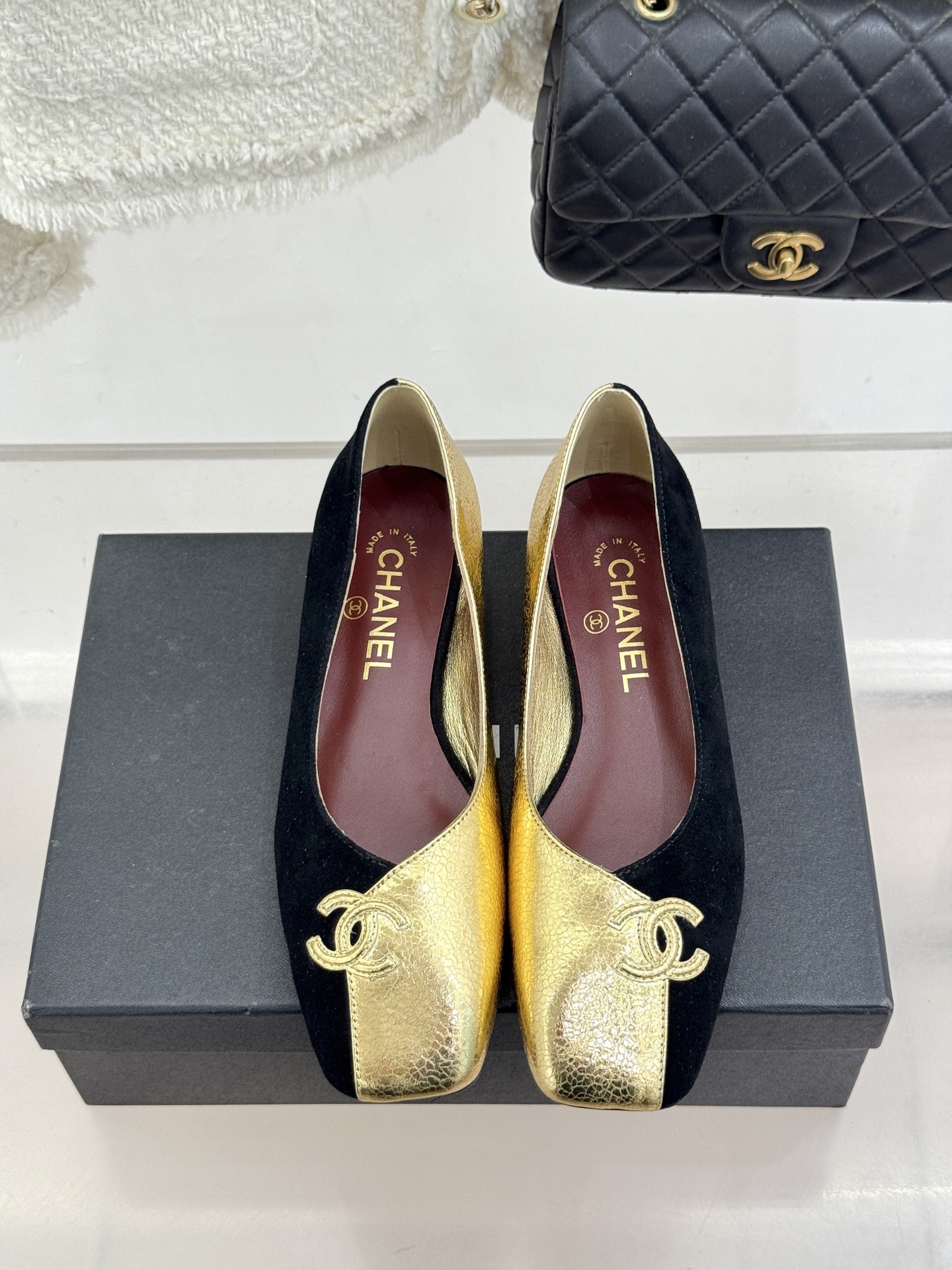 CHANE*｜小香26S双C拼接系列方头拖鞋凉鞋单鞋以拼接美学与复古方头重塑后空凉鞋的优雅范式。利落方头