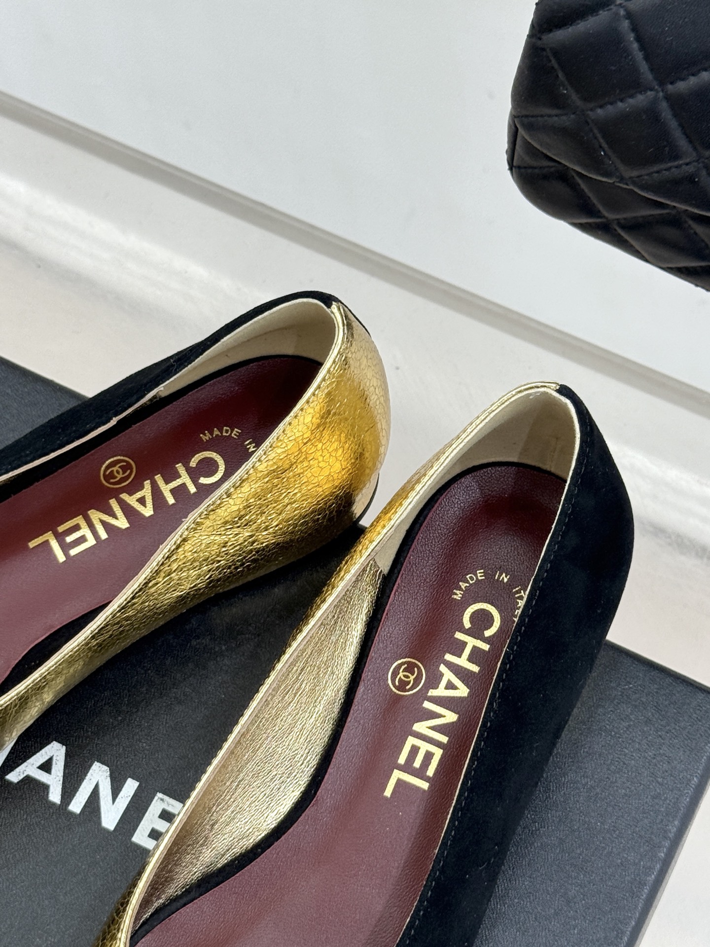 CHANE*｜小香26S双C拼接系列方头拖鞋凉鞋单鞋以拼接美学与复古方头重塑后空凉鞋的优雅范式。利落方头