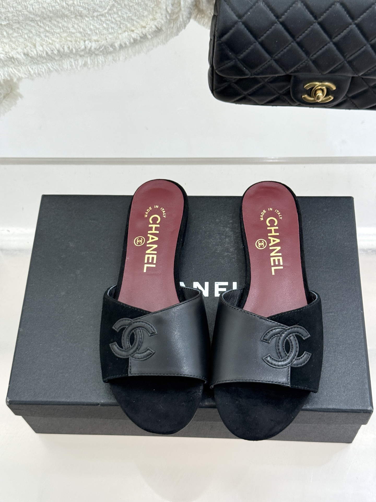 CHANE*｜小香26S双C拼接系列方头拖鞋凉鞋单鞋以拼接美学与复古方头重塑后空凉鞋的优雅范式。利落方头