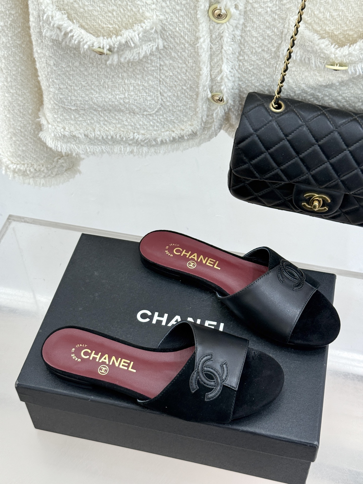 CHANE*｜小香26S双C拼接系列方头拖鞋凉鞋单鞋以拼接美学与复古方头重塑后空凉鞋的优雅范式。利落方头