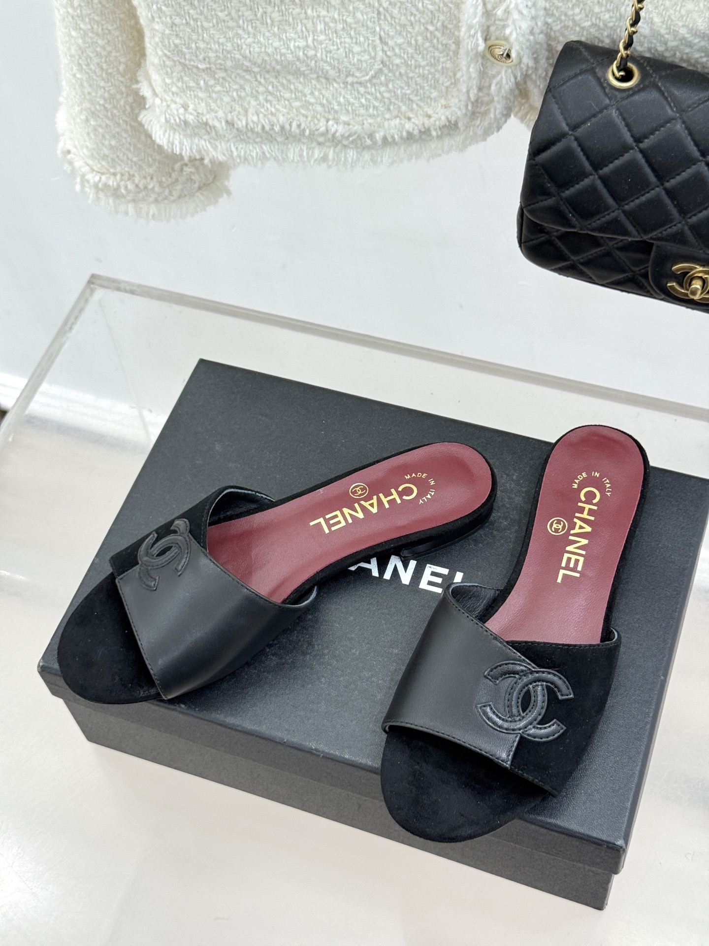 CHANE*｜小香26S双C拼接系列方头拖鞋凉鞋单鞋以拼接美学与复古方头重塑后空凉鞋的优雅范式。利落方头