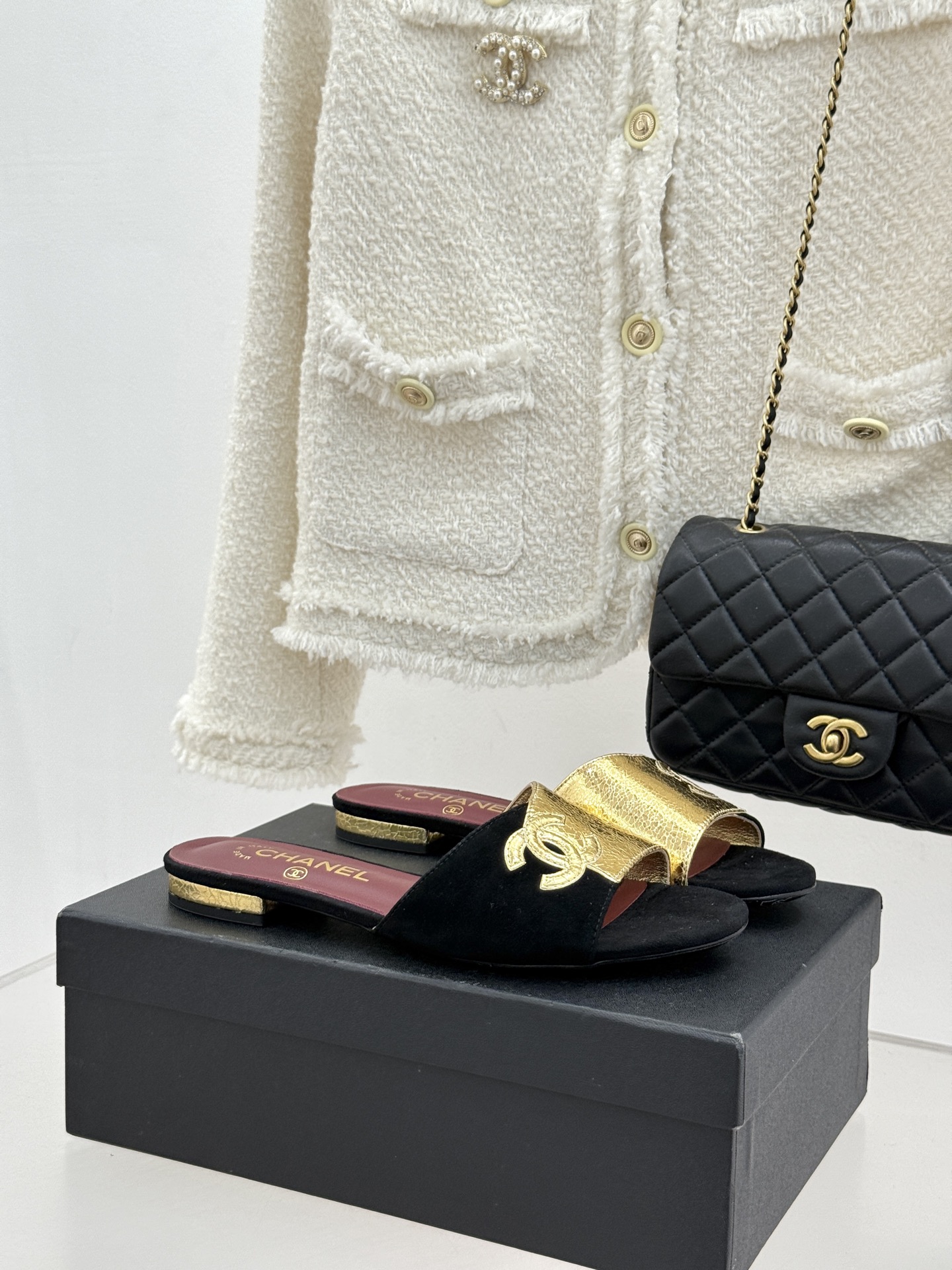 CHANE*｜小香26S双C拼接系列方头拖鞋凉鞋单鞋以拼接美学与复古方头重塑后空凉鞋的优雅范式。利落方头