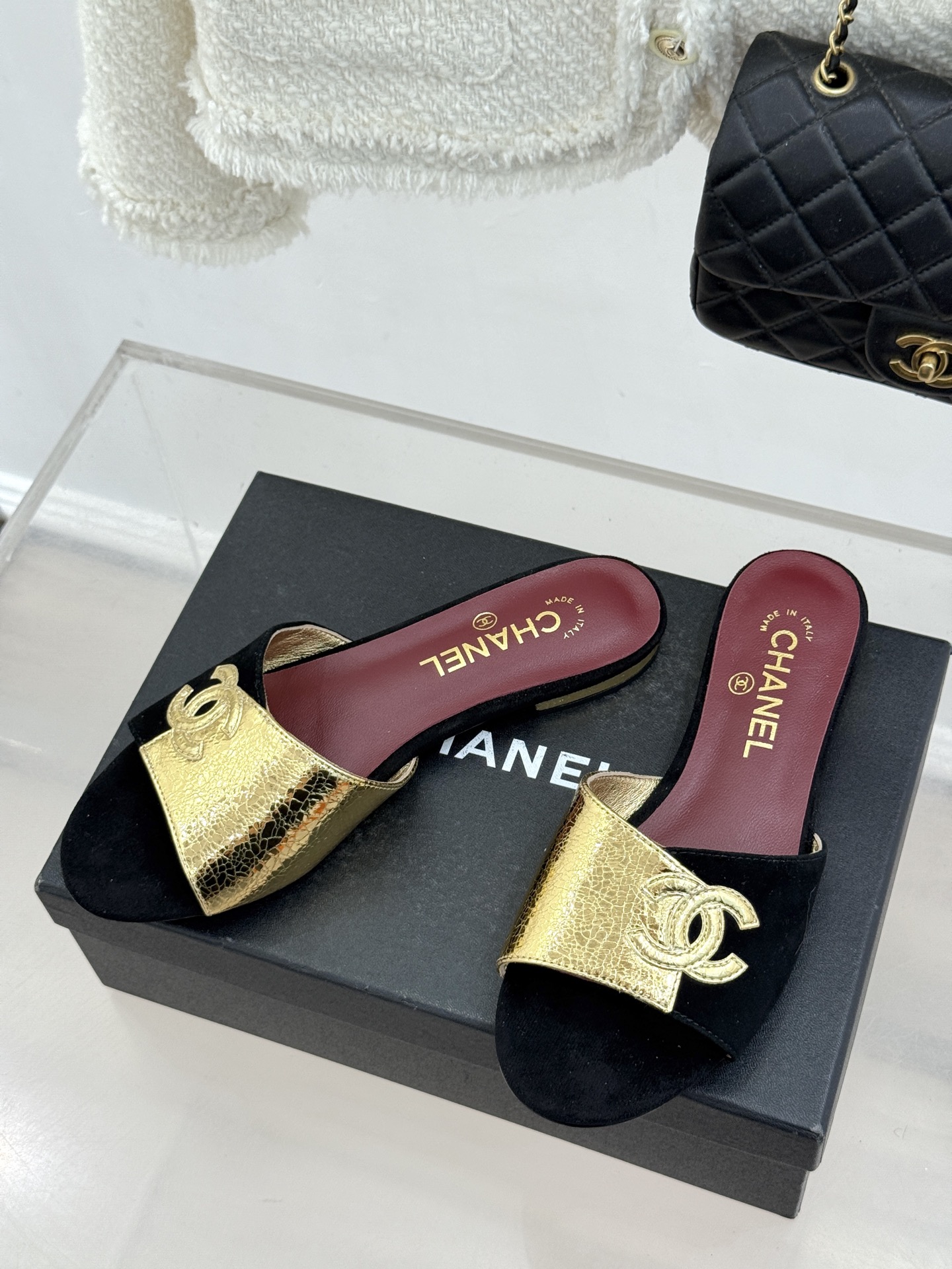 CHANE*｜小香26S双C拼接系列方头拖鞋凉鞋单鞋以拼接美学与复古方头重塑后空凉鞋的优雅范式。利落方头