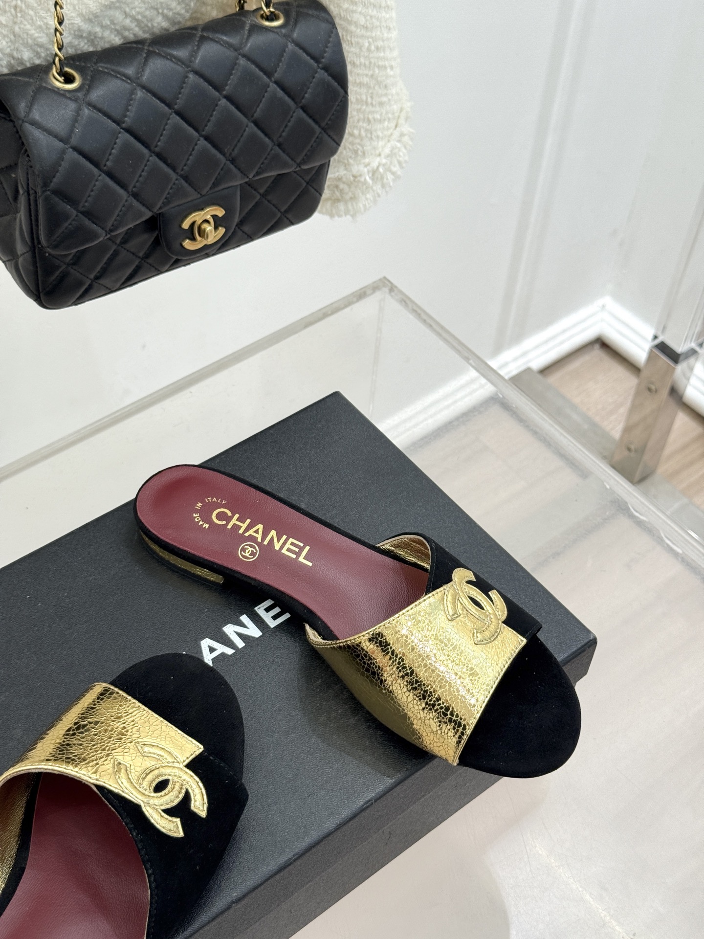 CHANE*｜小香26S双C拼接系列方头拖鞋凉鞋单鞋以拼接美学与复古方头重塑后空凉鞋的优雅范式。利落方头